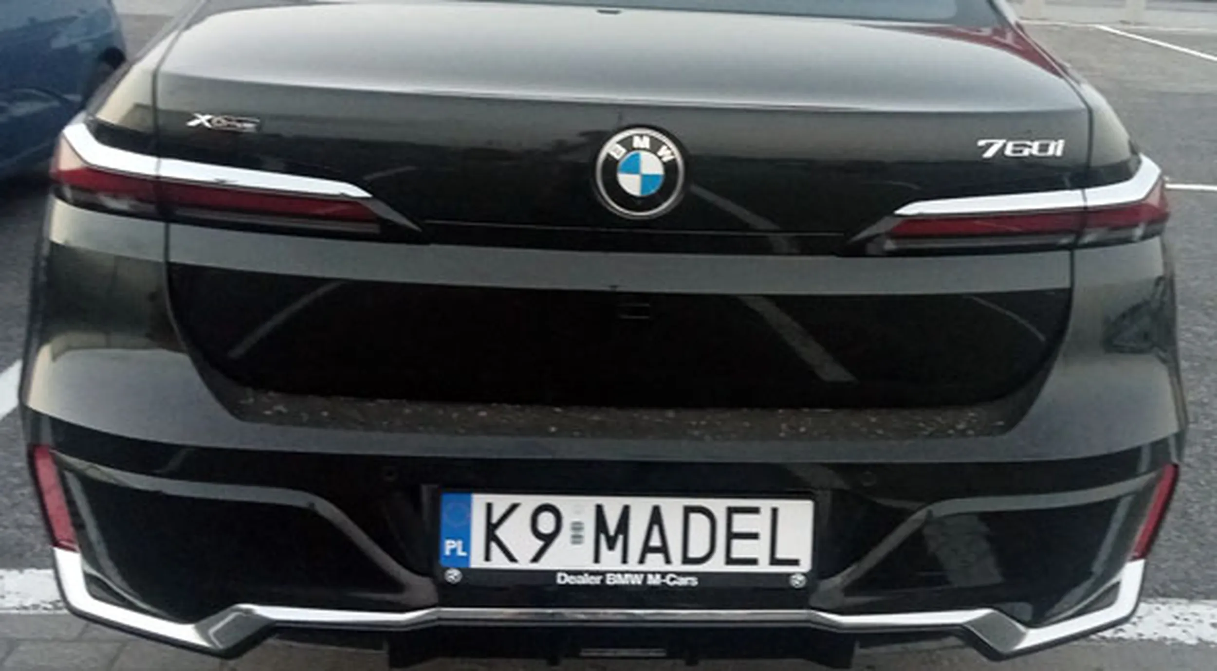 Fajny numer, blacha K9 MADEL