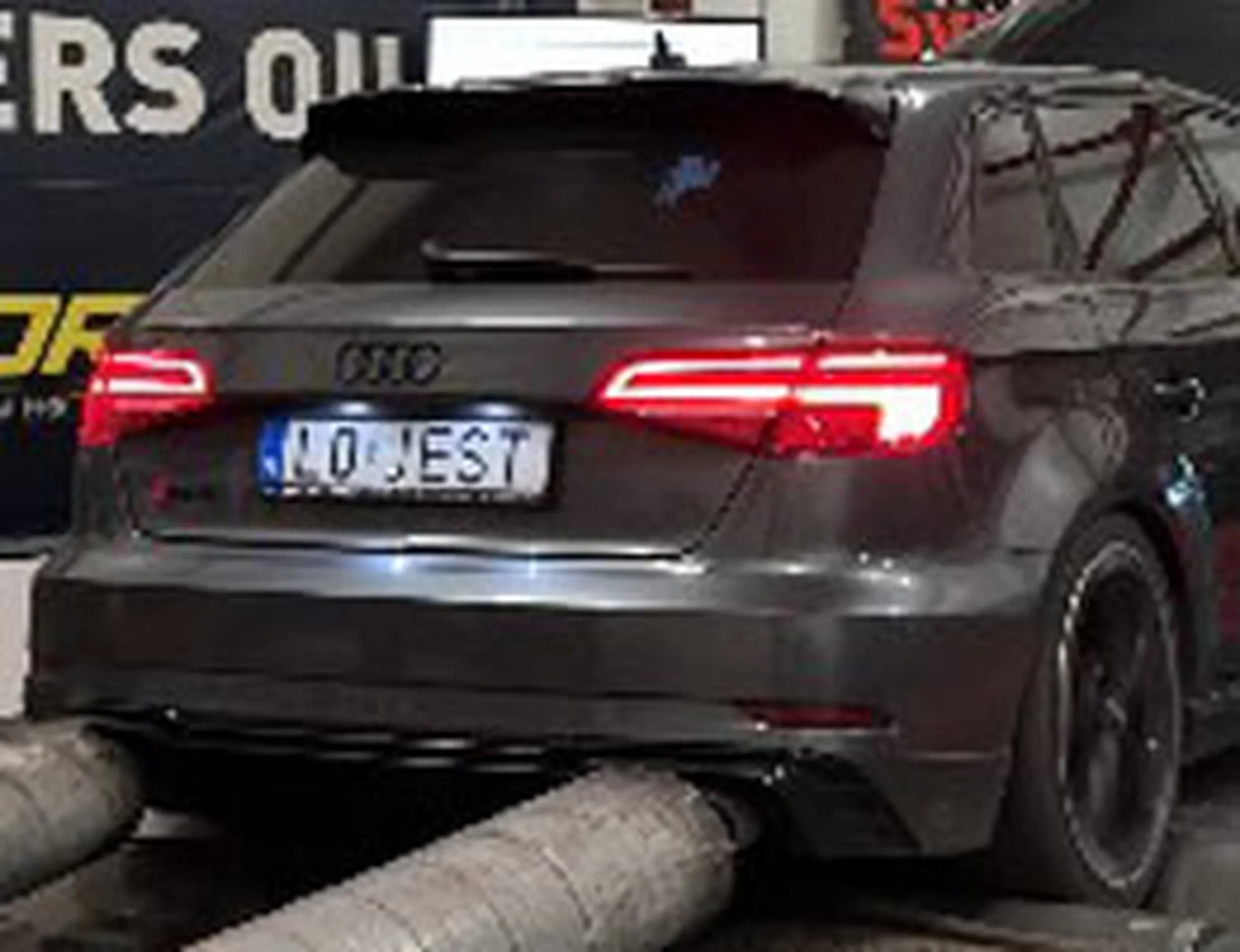 Fajny numer, blacha L0 JEST