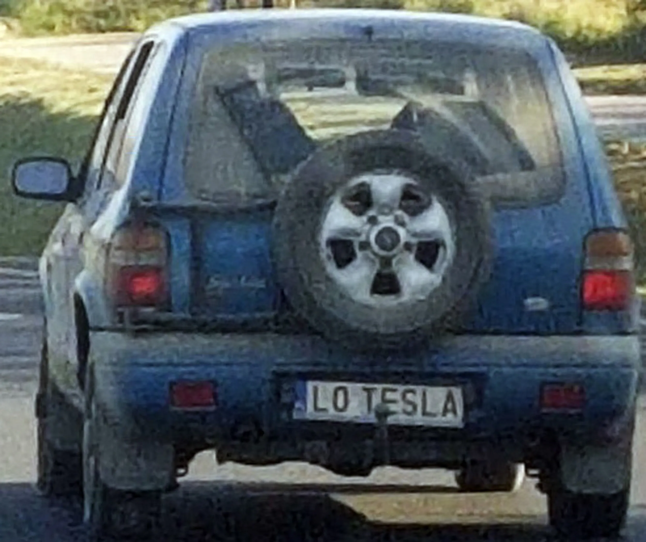 Fajny numer, blacha L0 TESLA