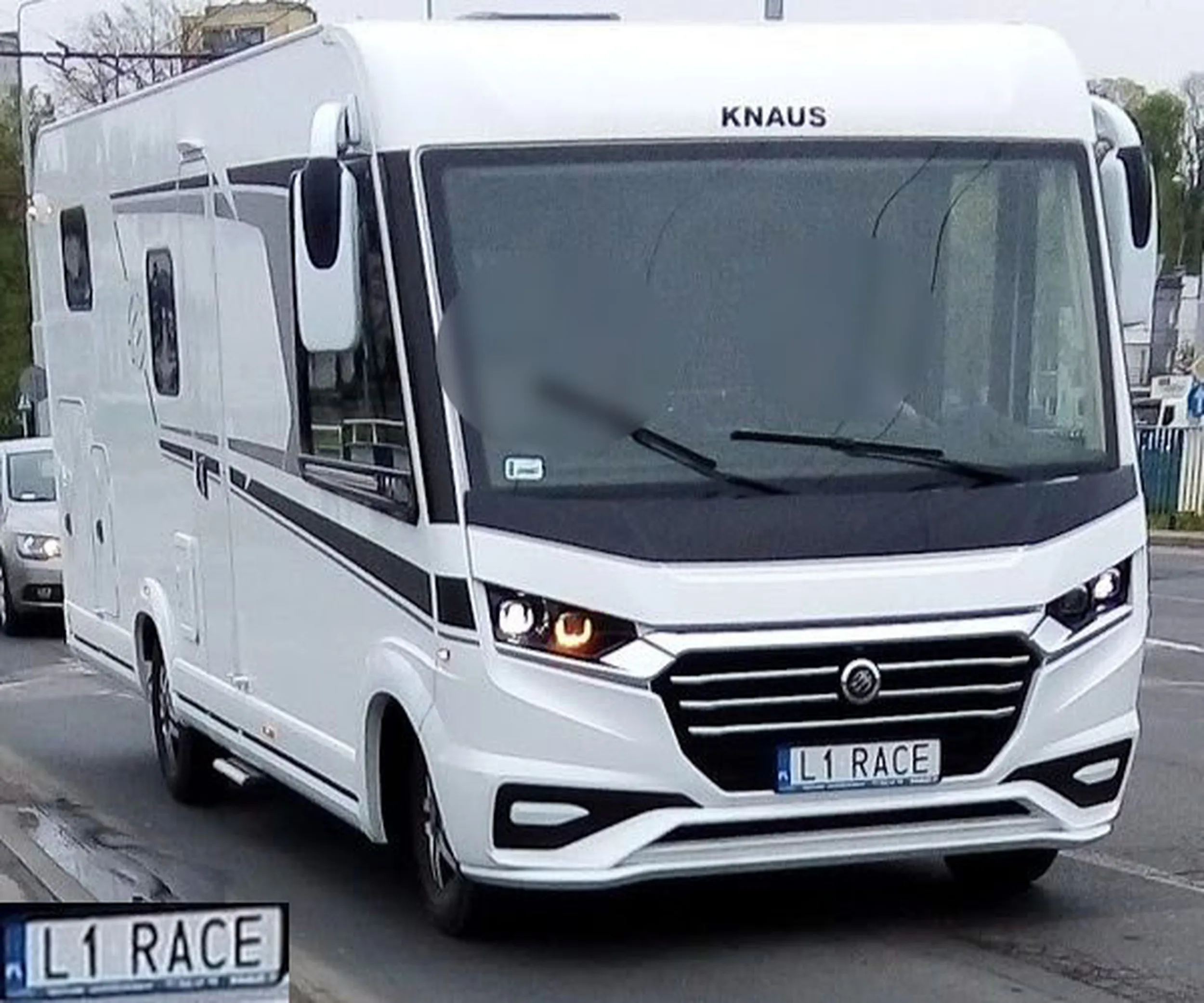 Fajny numer, blacha L1 RACE