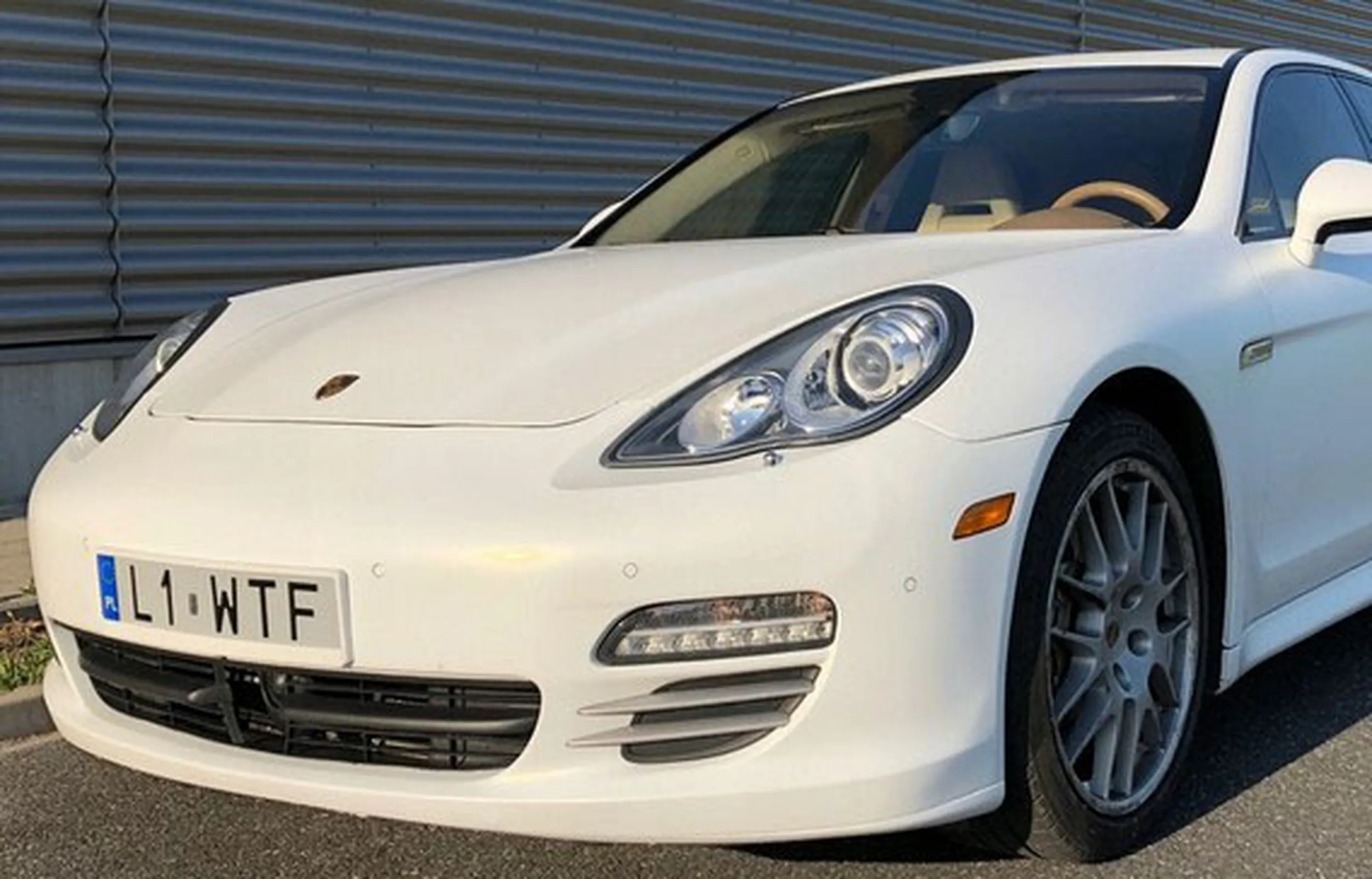 Fajny numer, blacha L1 WTF