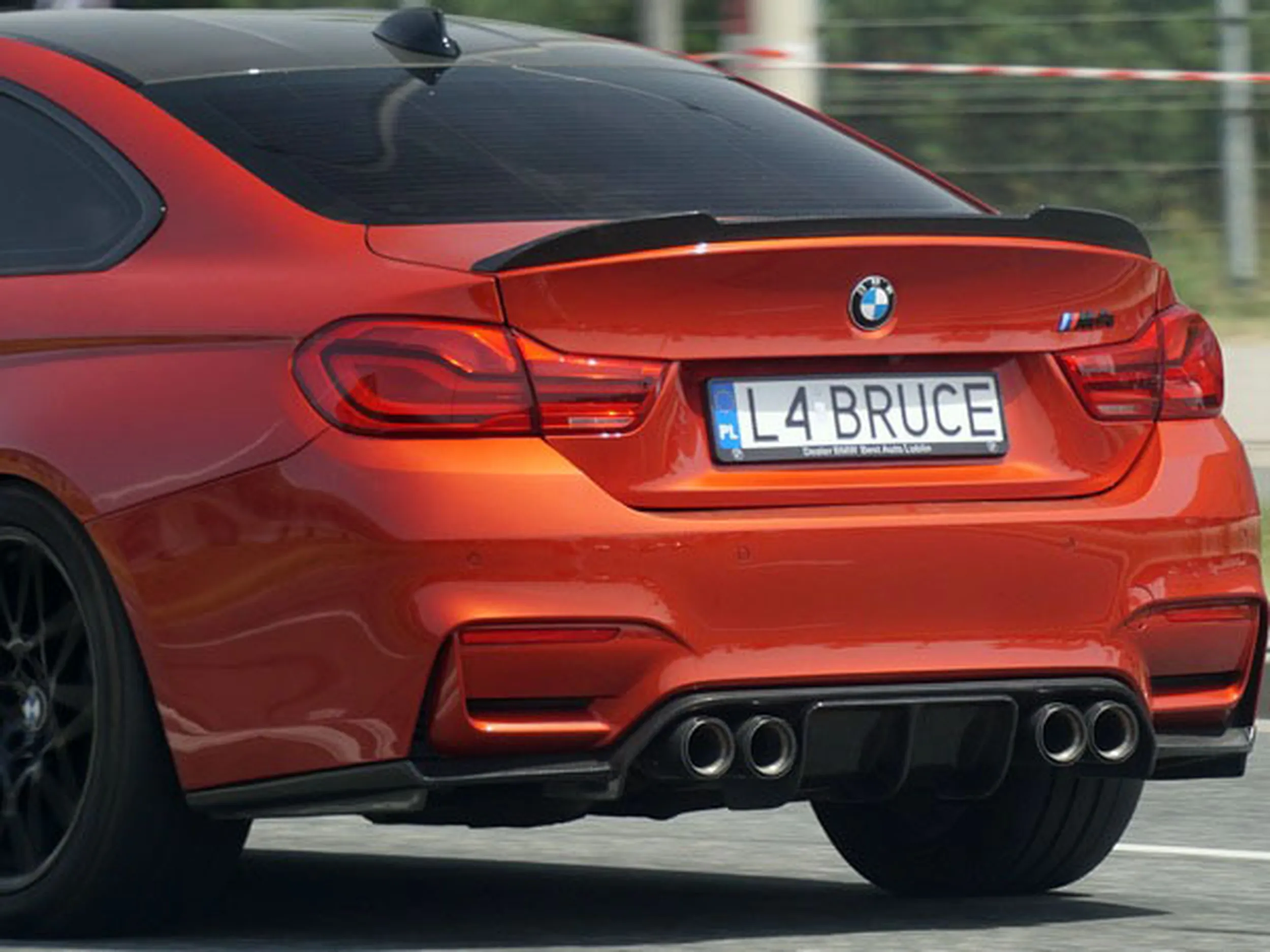 Fajny numer, blacha L4 BRUCE