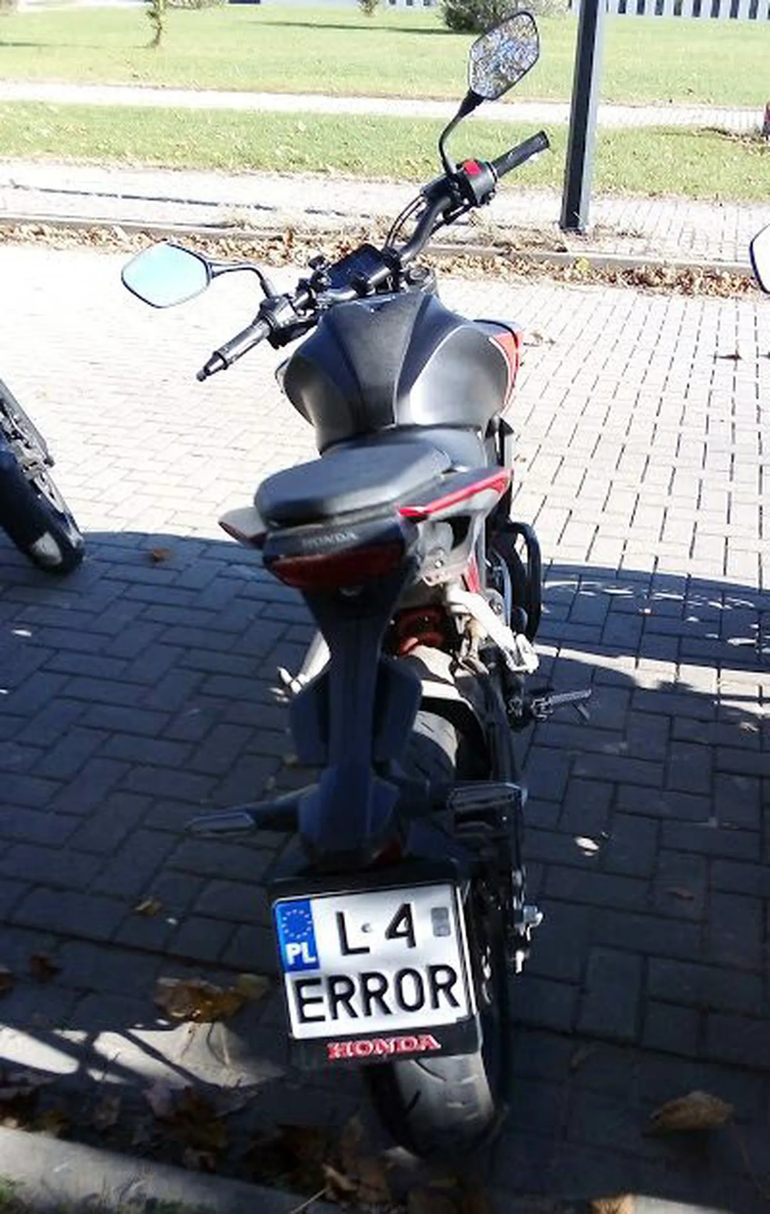 Fajny numer, blacha L4 ERROR