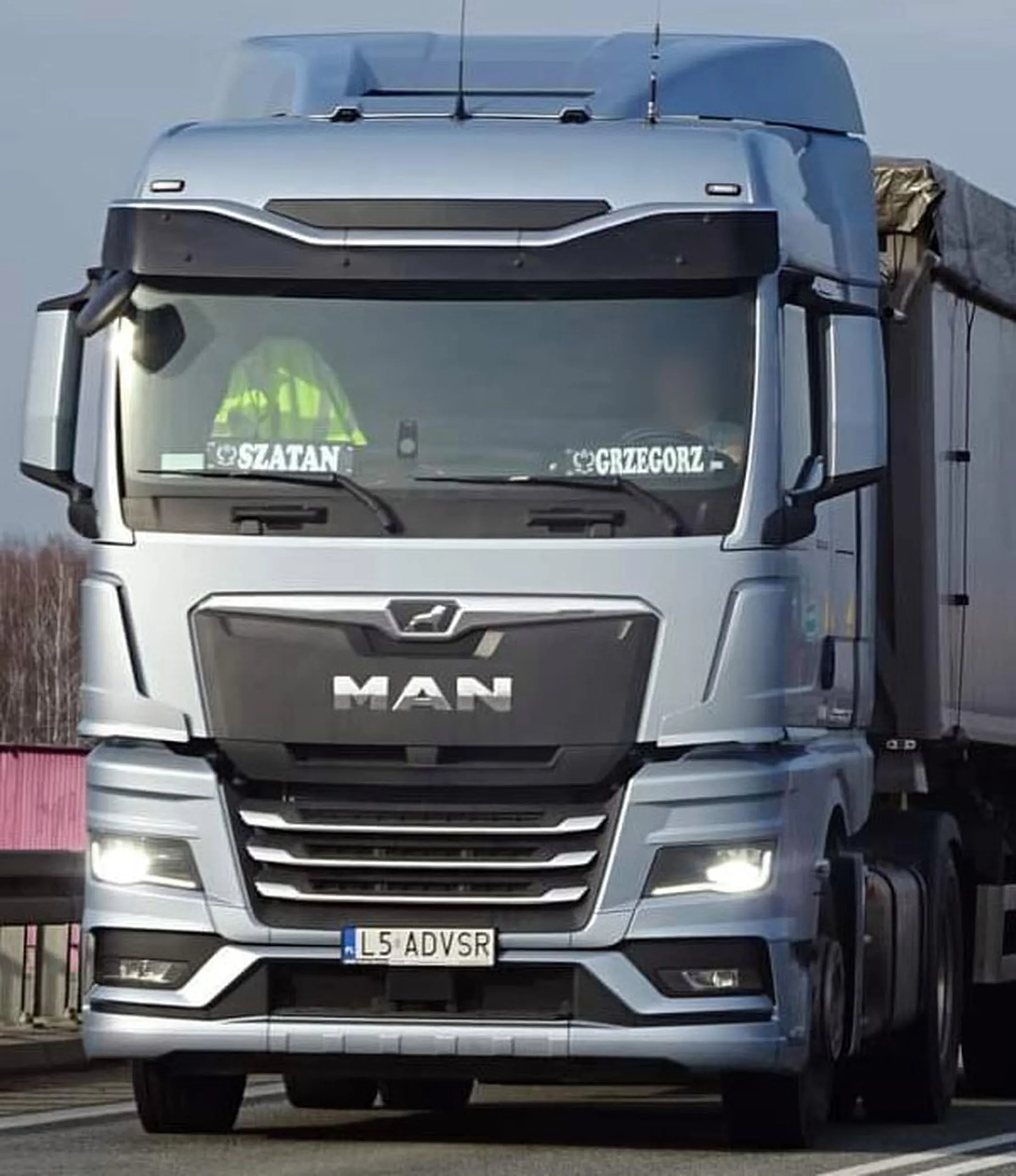 Fajny numer, blacha L5 ADVSR