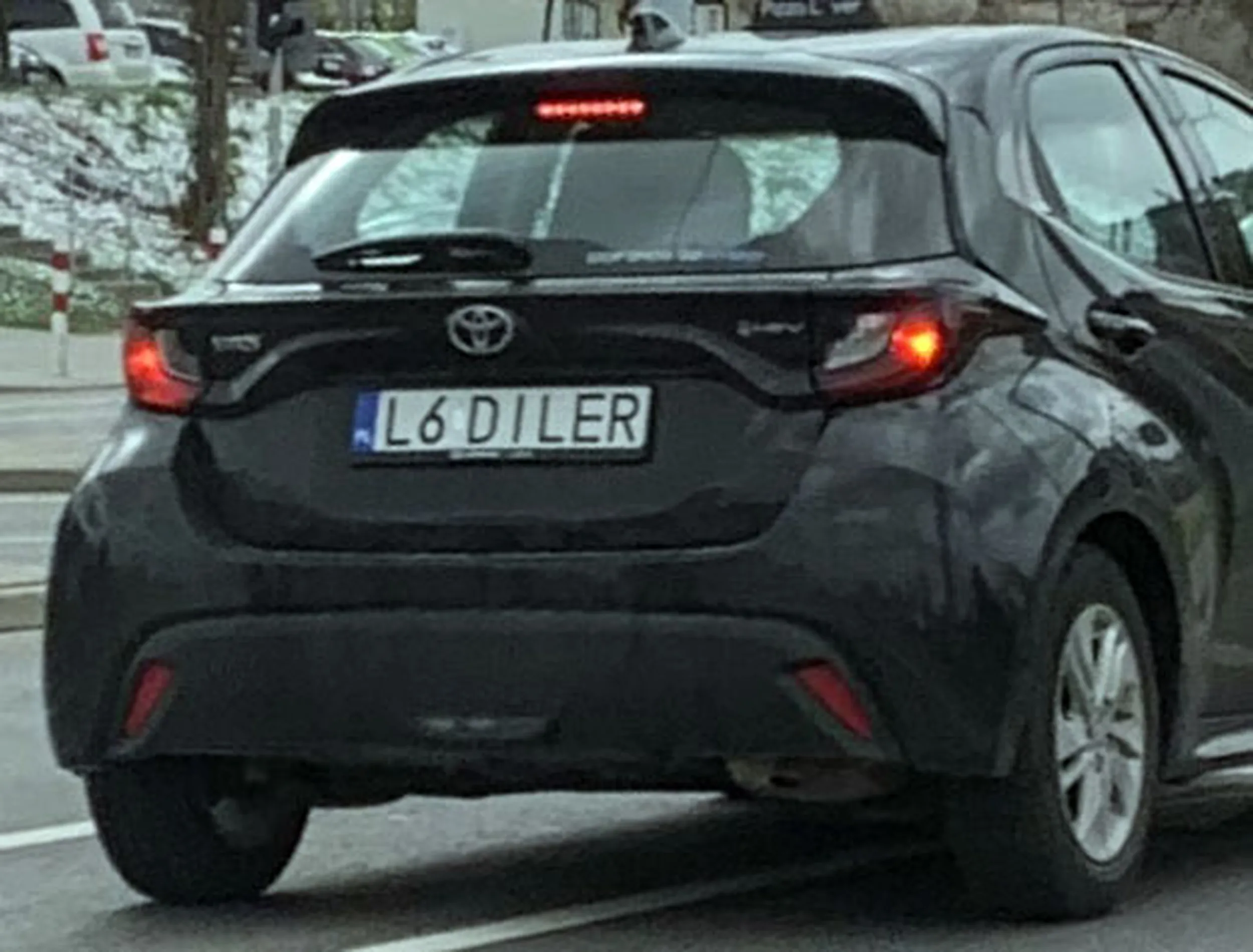 Fajny numer, blacha L6 DILER