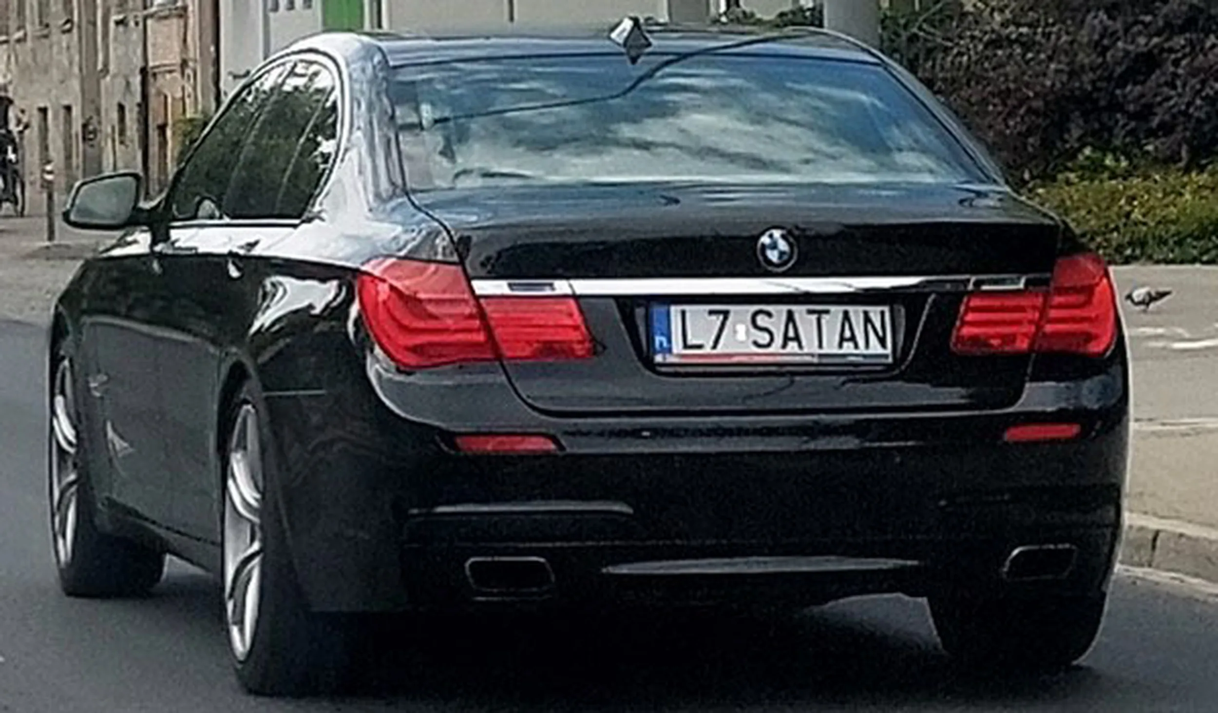 Fajny numer, blacha L7 SATAN
