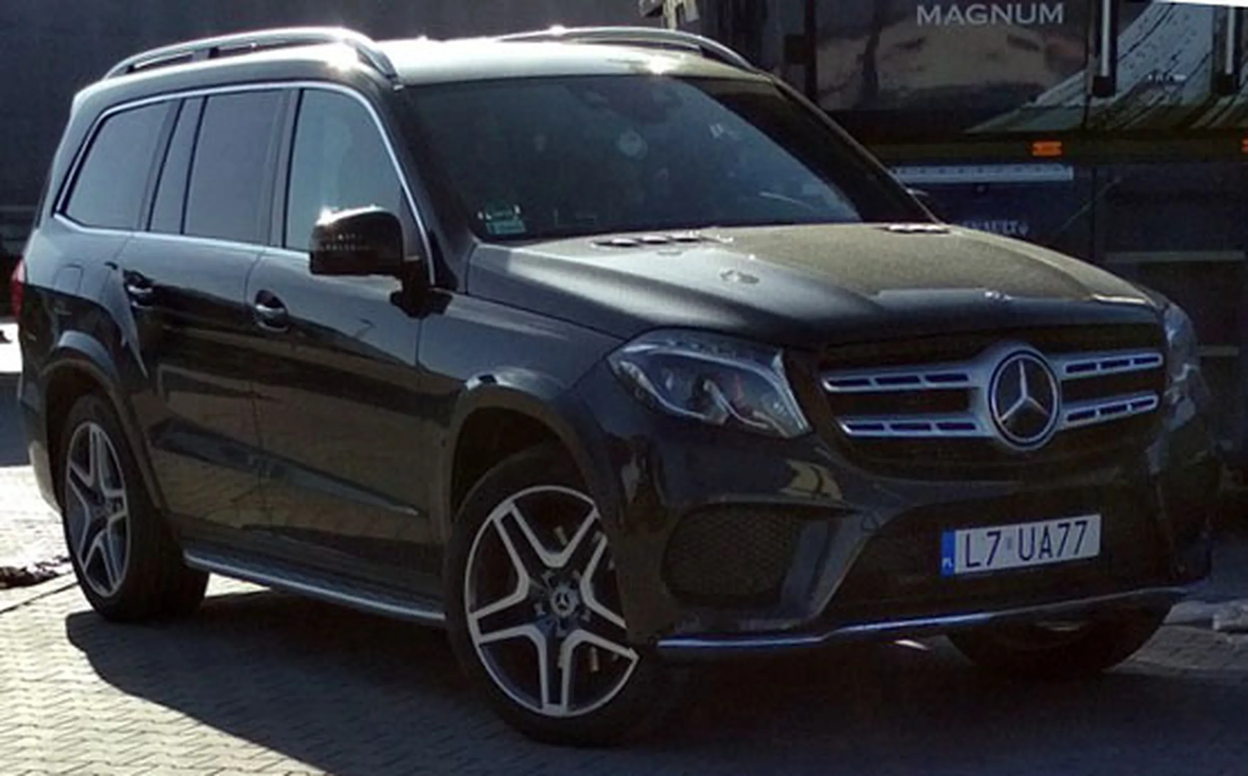 Fajny numer, blacha L7 UA77