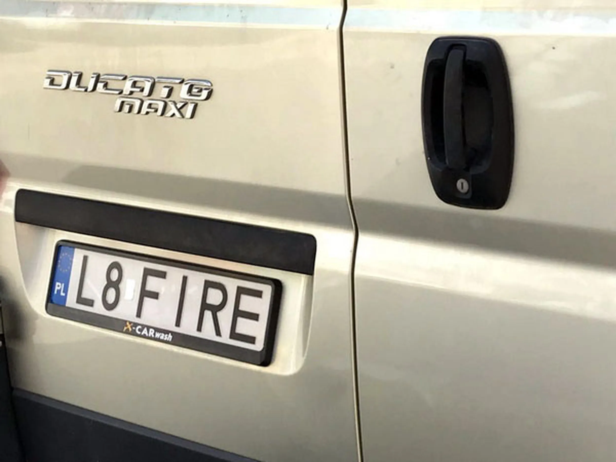 Fajny numer, blacha L8 FIRE