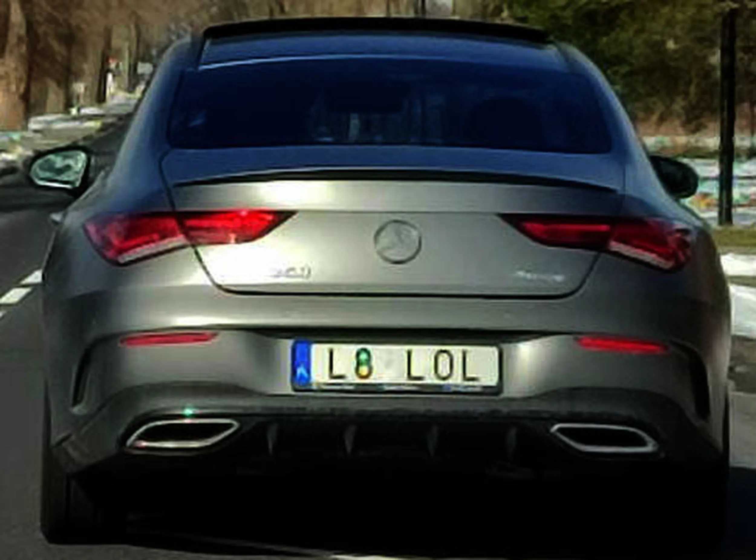 Fajny numer, blacha L8 LOL