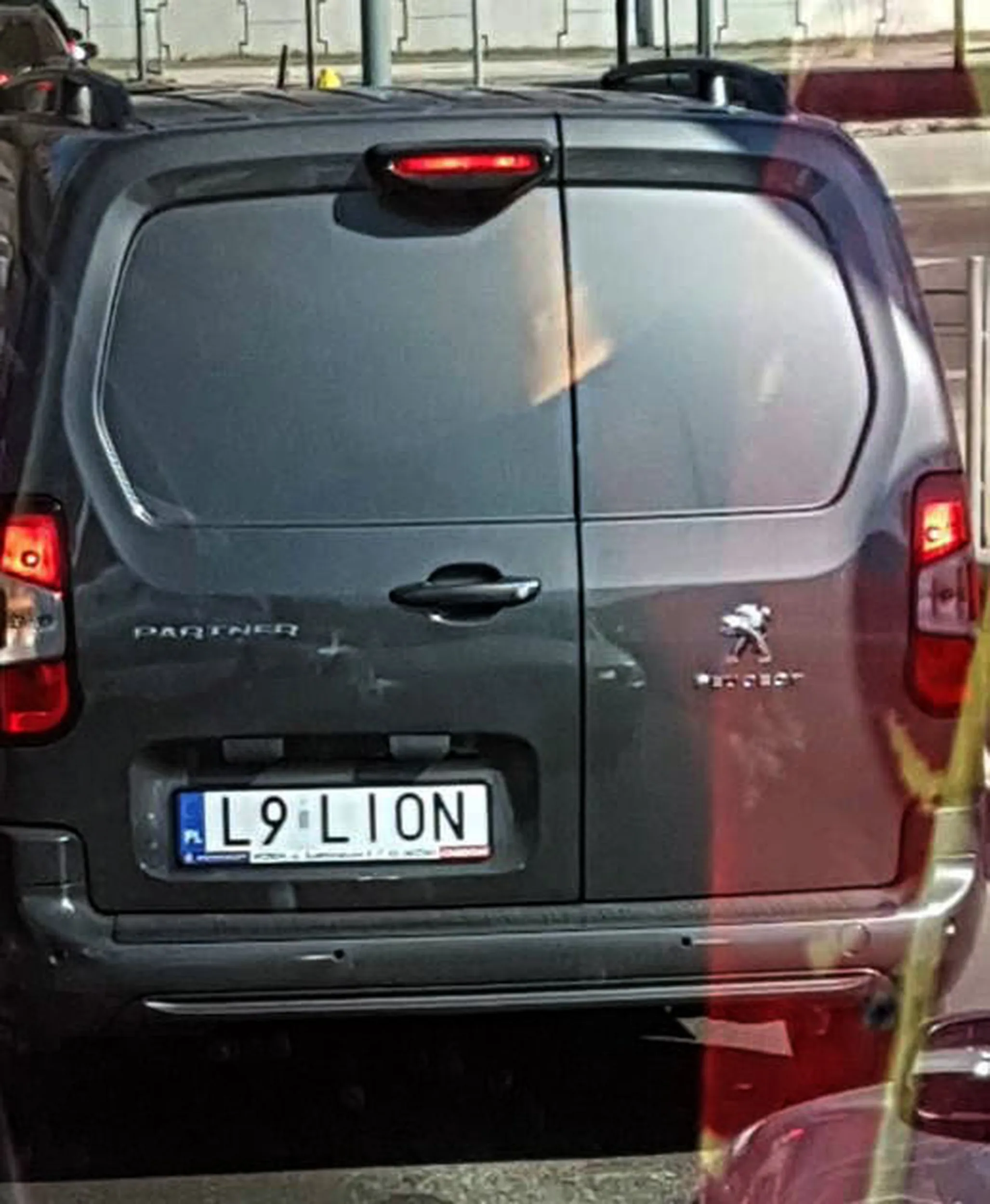 Fajny numer, blacha L9 LION