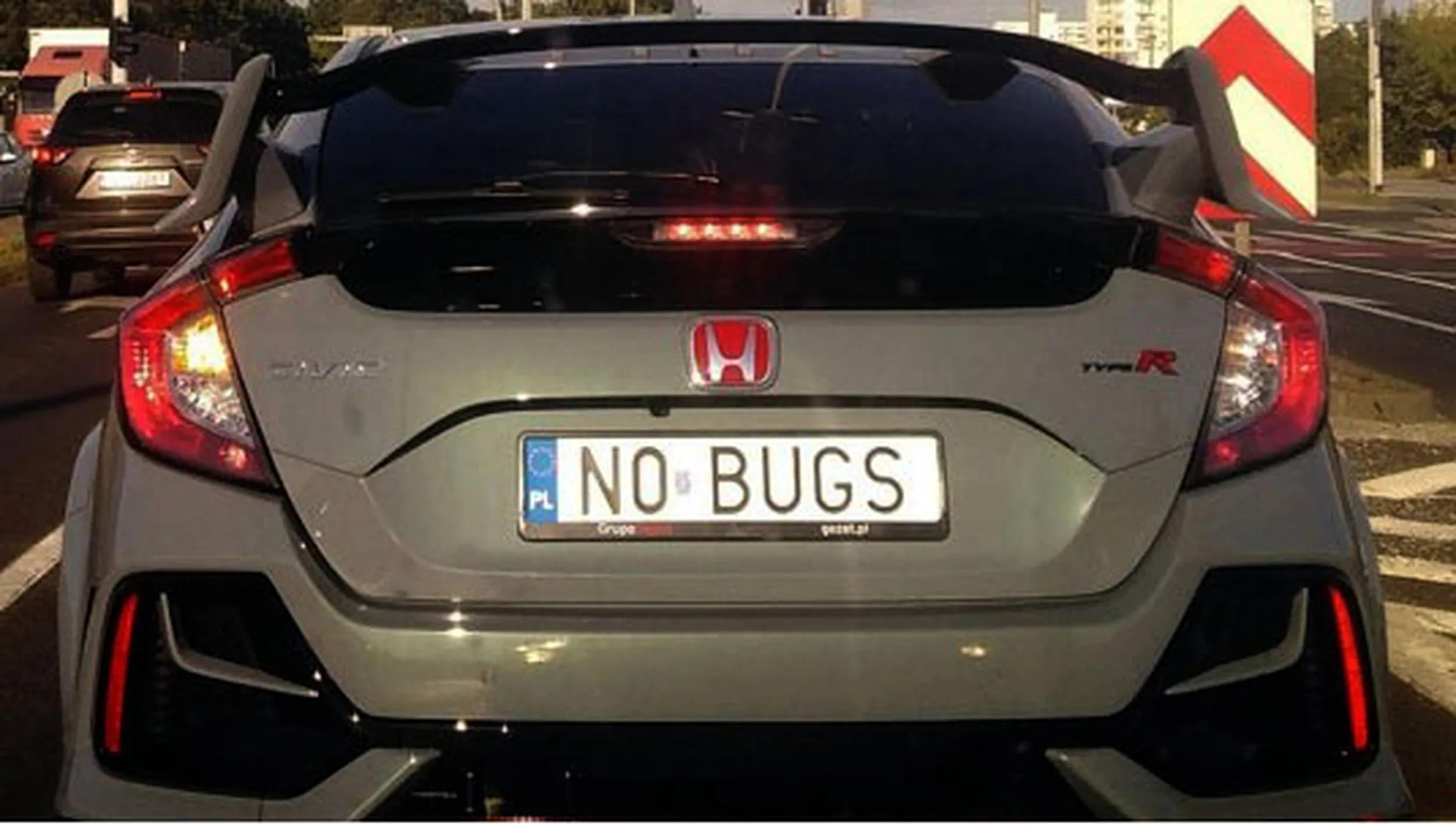 Fajny numer, blacha N0 BUGS