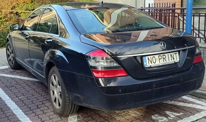 Fajny numer, blacha N0 PRINT