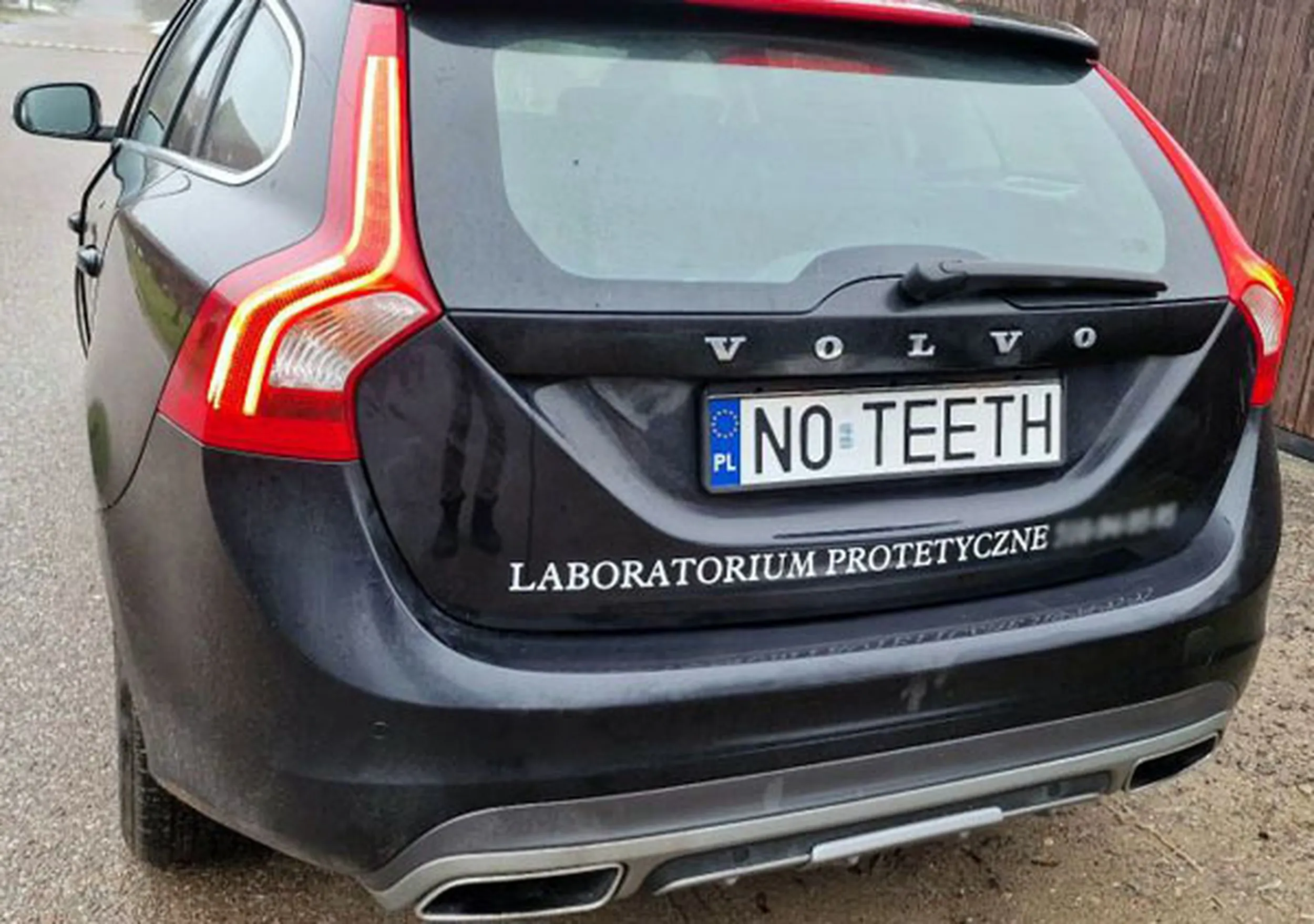 Fajny numer, blacha N0 TEETH