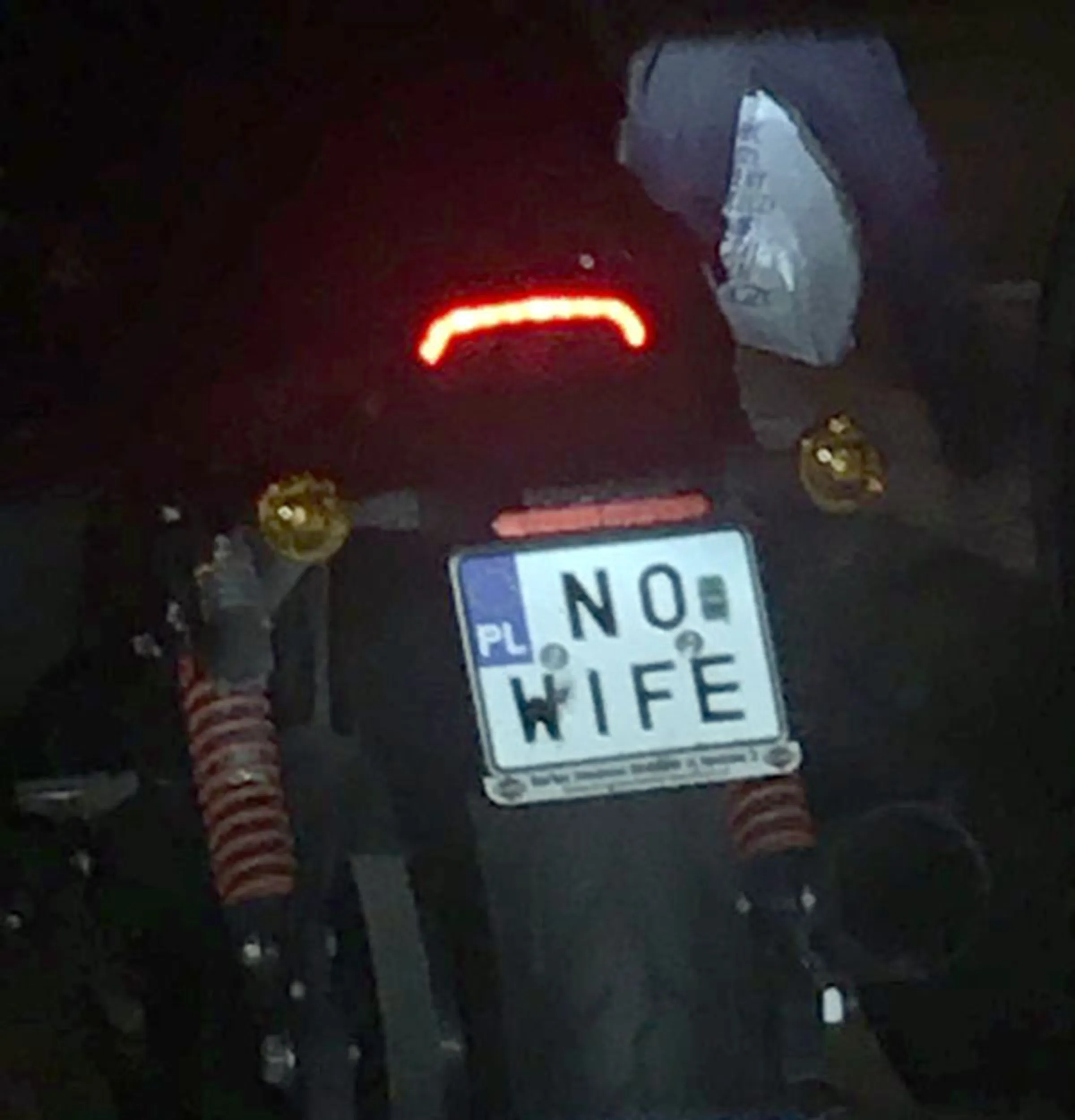 Fajny numer, blacha N0 WIFE