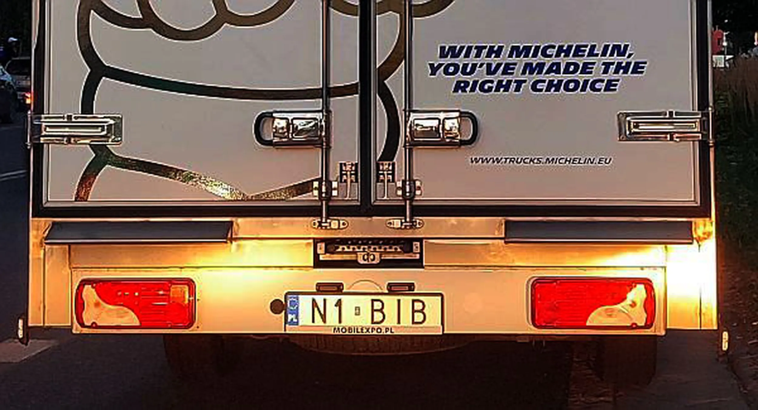 Fajny numer, blacha N1 BIB