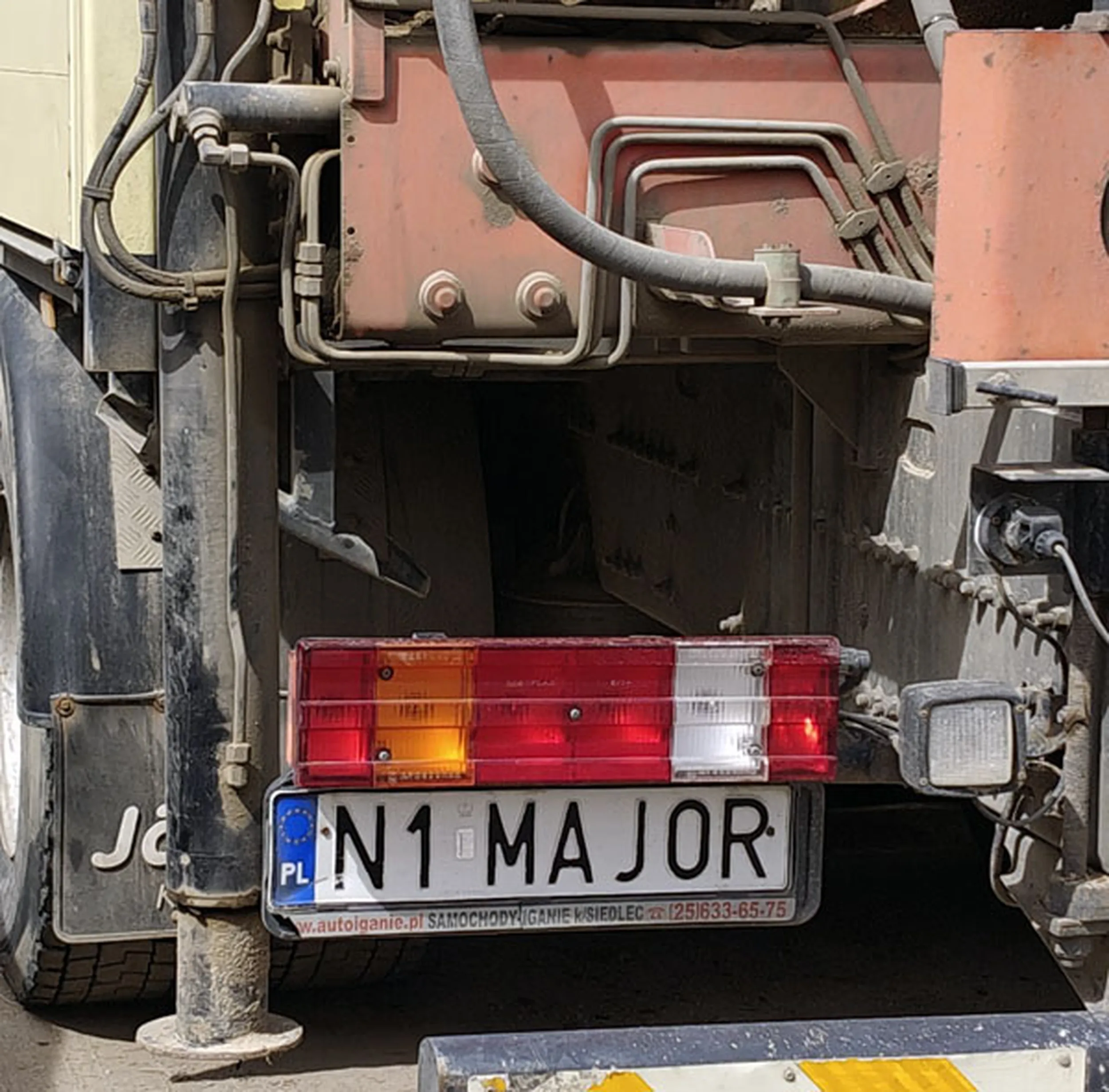 Fajny numer, blacha N1 MAJ0R