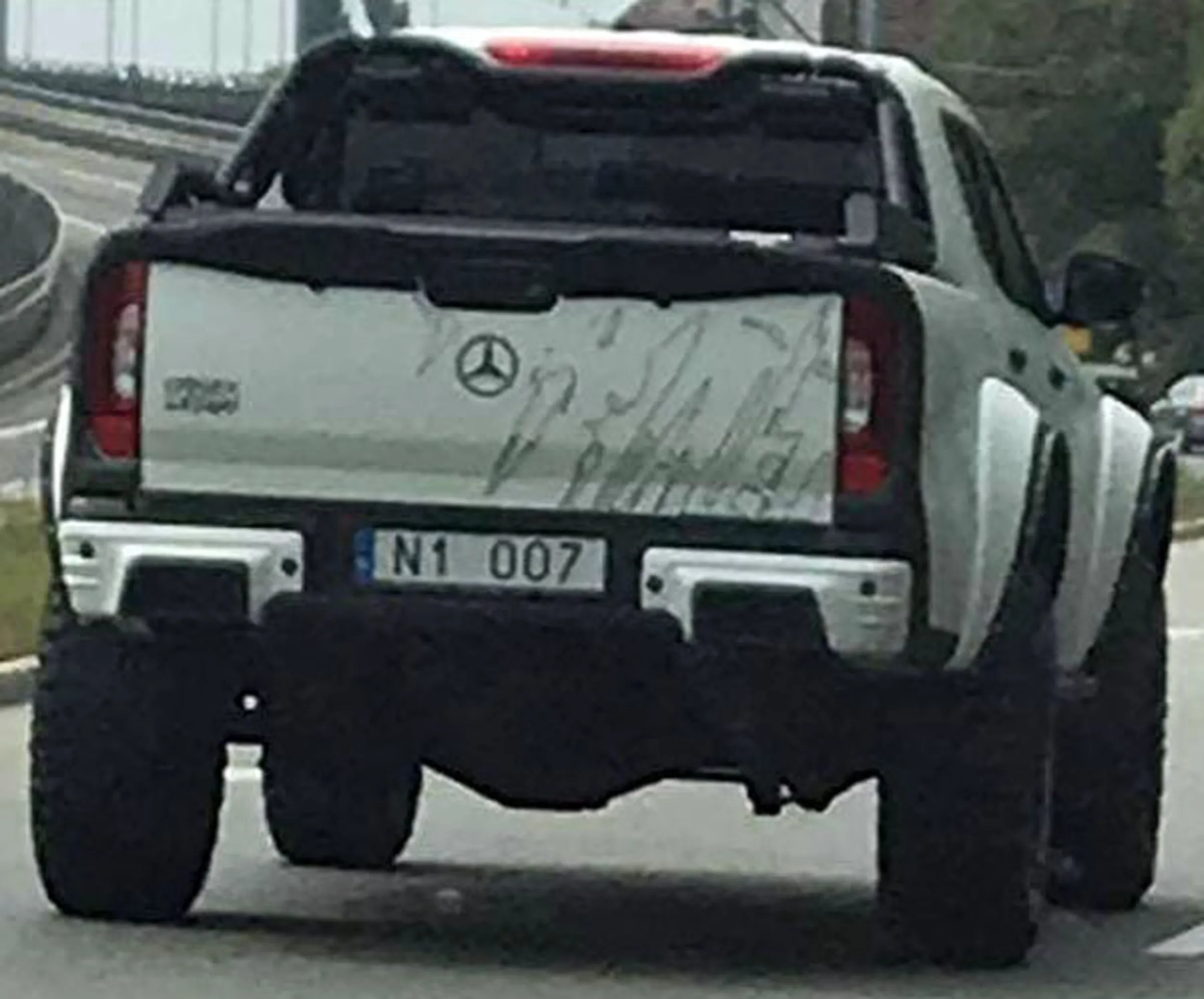 Fajny numer, blacha N1 OO7