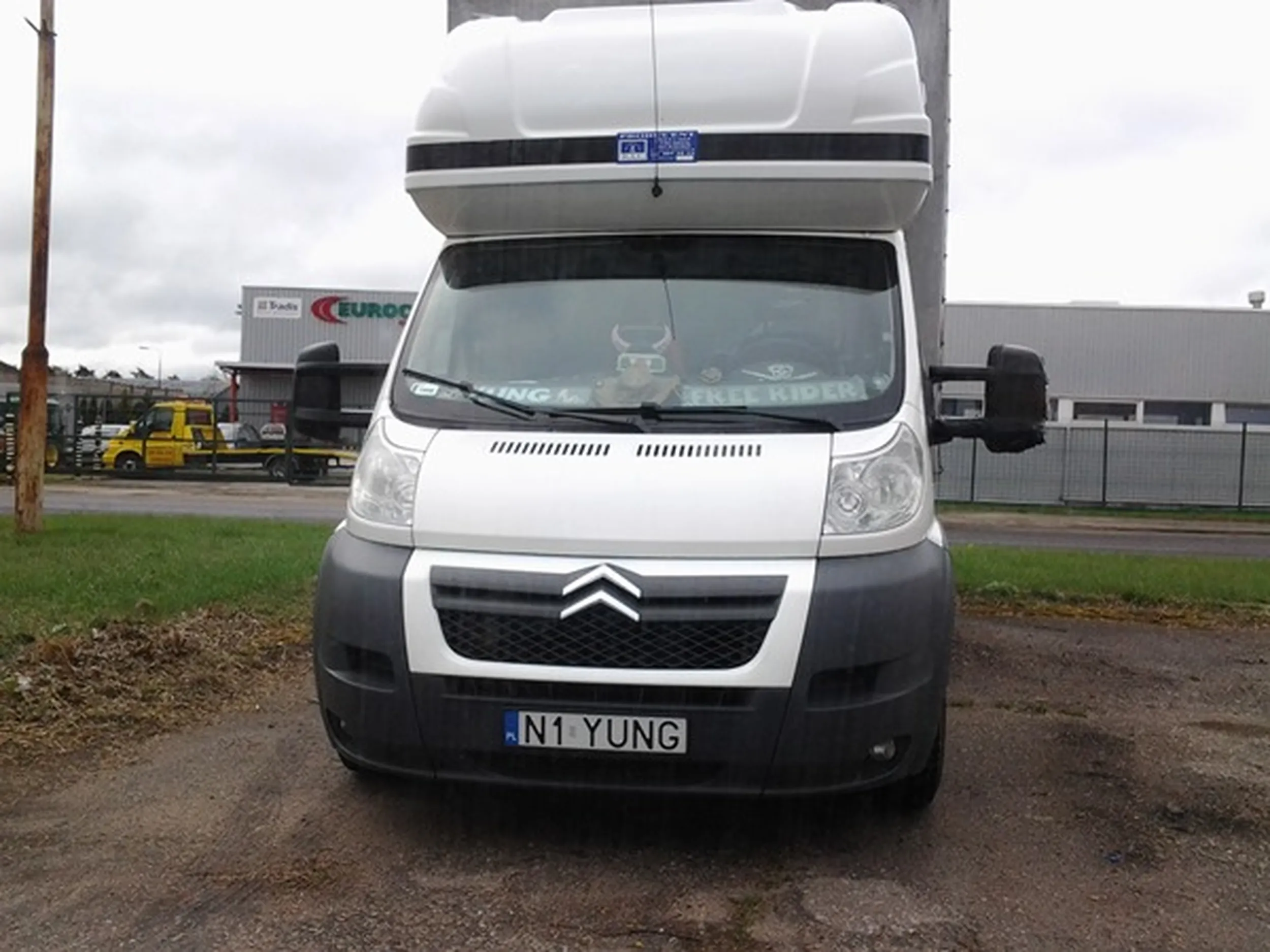 Fajny numer, blacha N1 YUNG