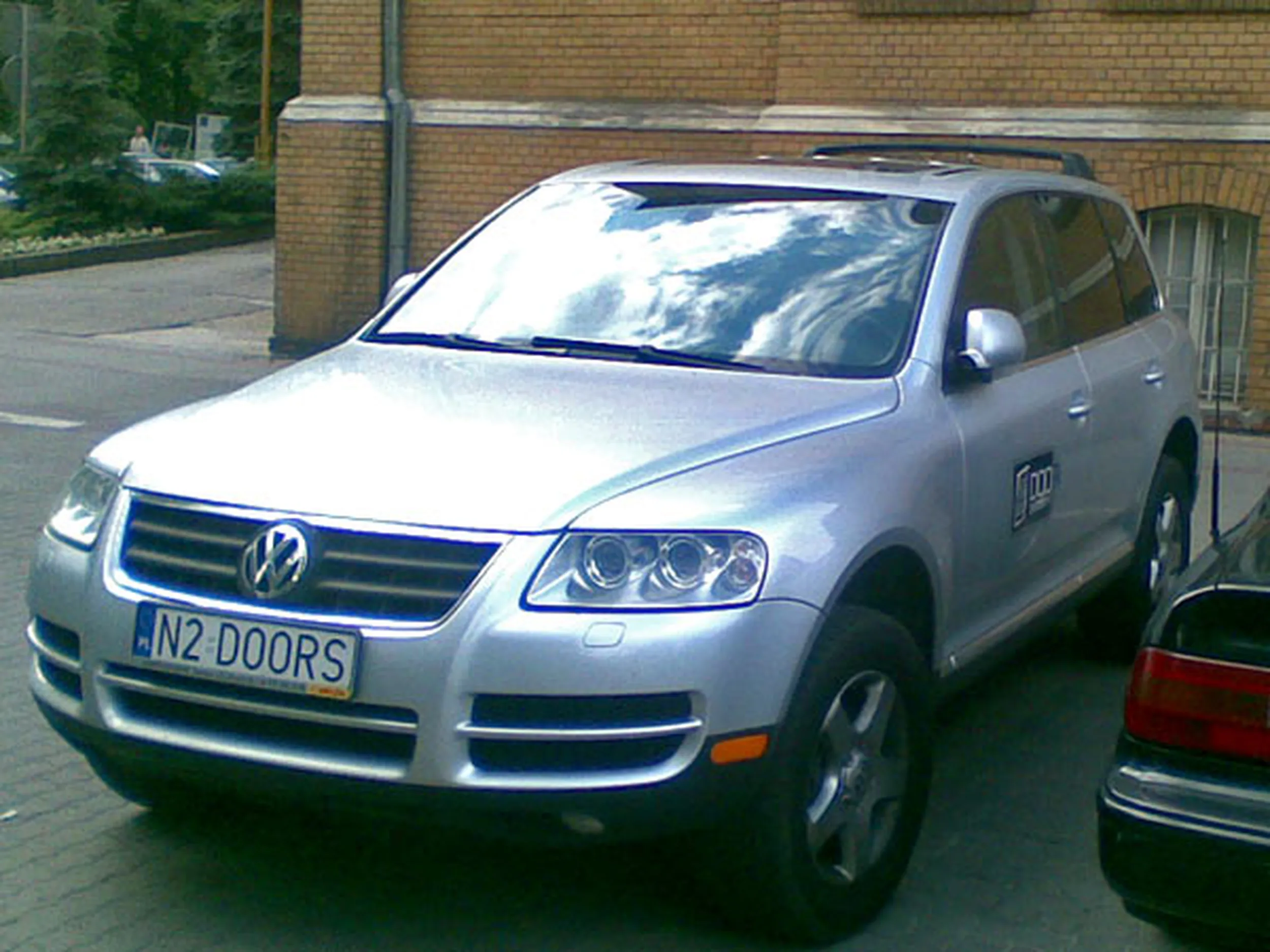 Fajny numer, blacha N2 DOORS