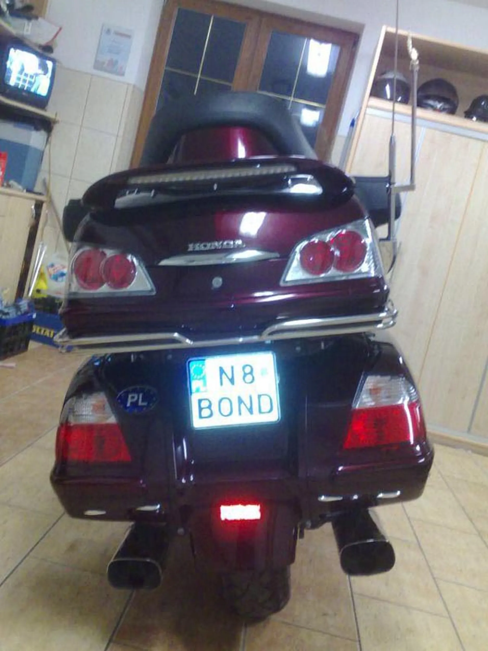 Fajny numer, blacha N8 BOND