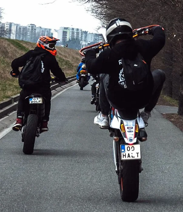 Fajny numer, blacha O0 HALT