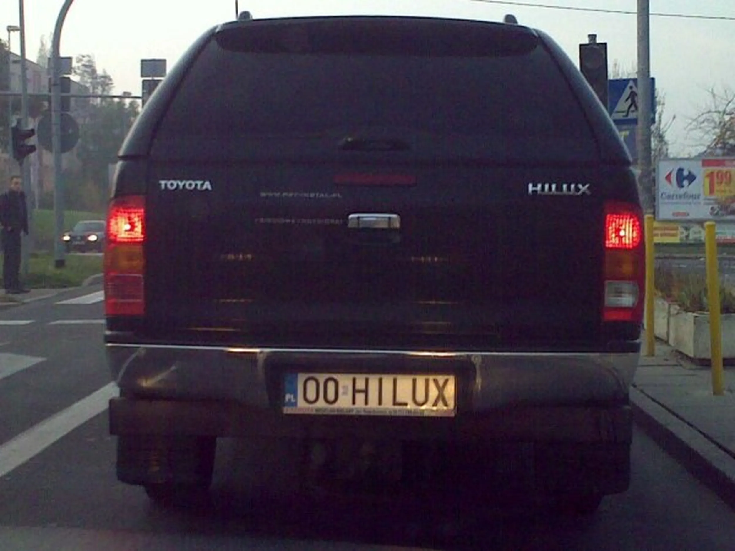 Fajny numer, blacha O0 HILUX