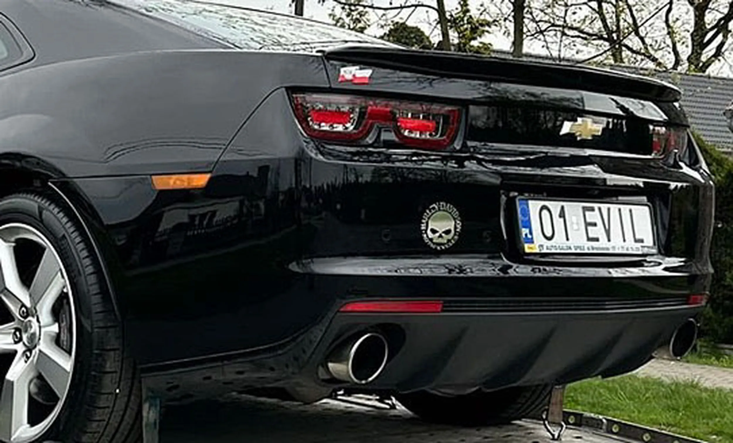 Fajny numer, blacha O1 EVIL