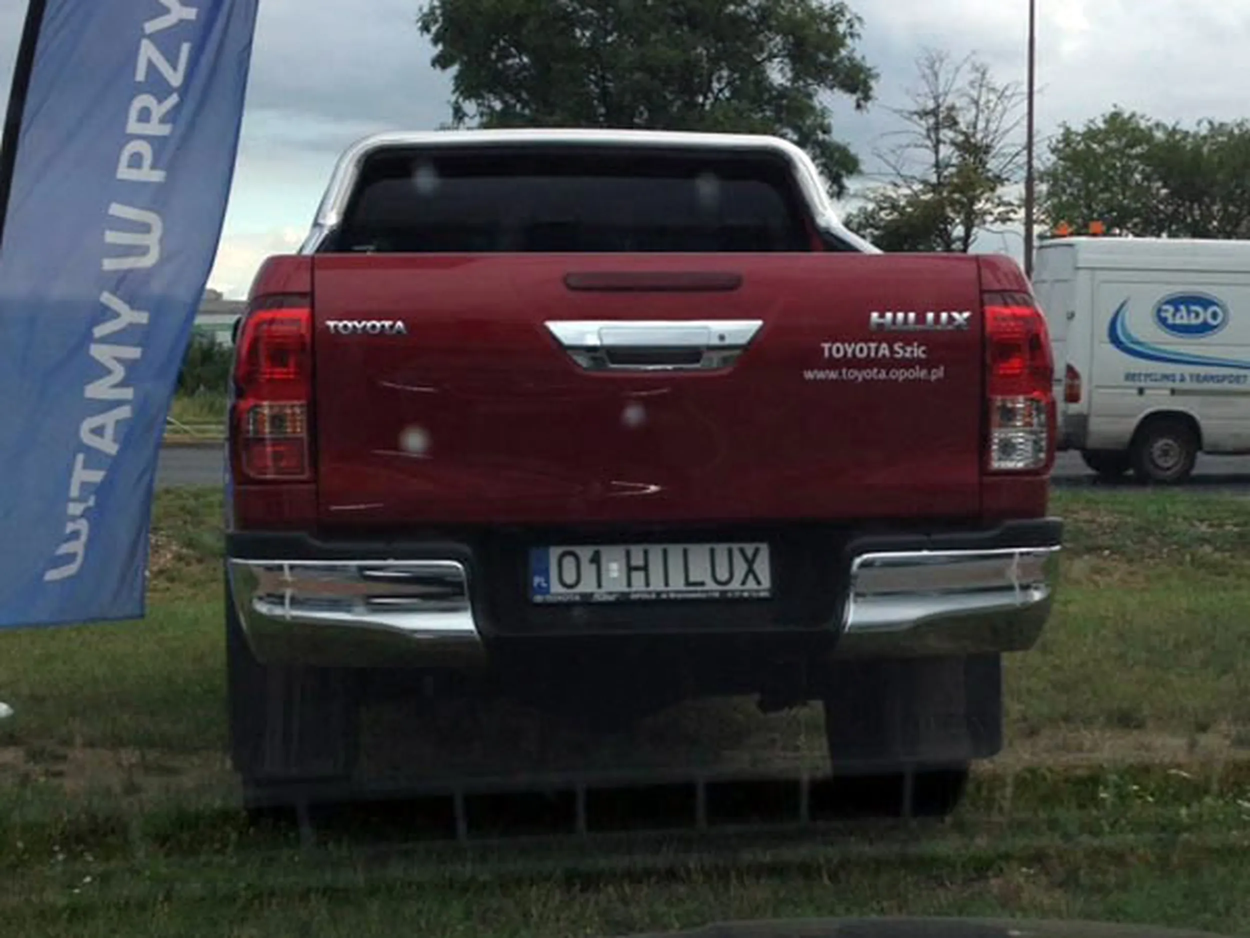 Fajny numer, blacha O1 HILUX