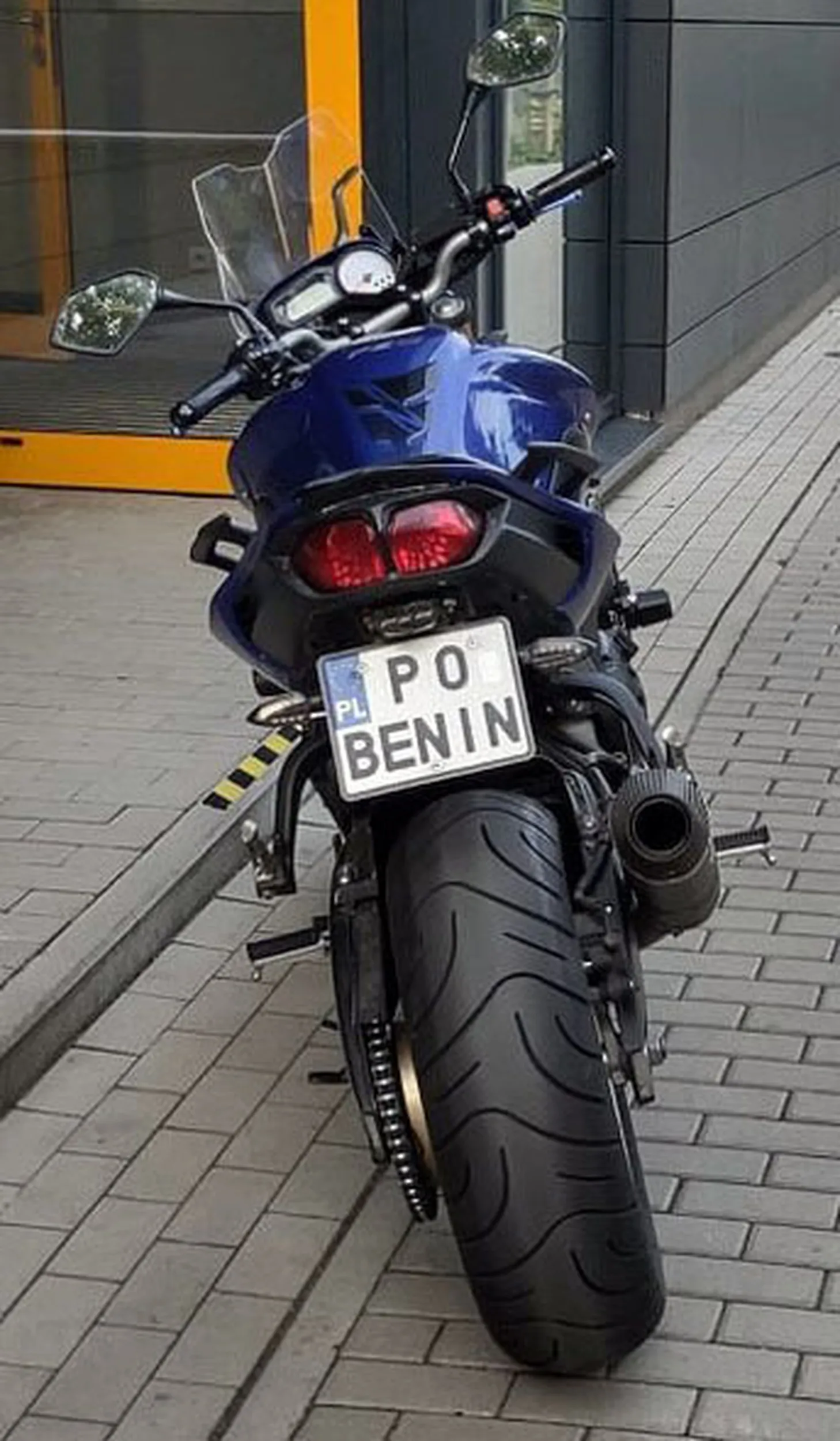 Fajny numer, blacha P0 BENIN