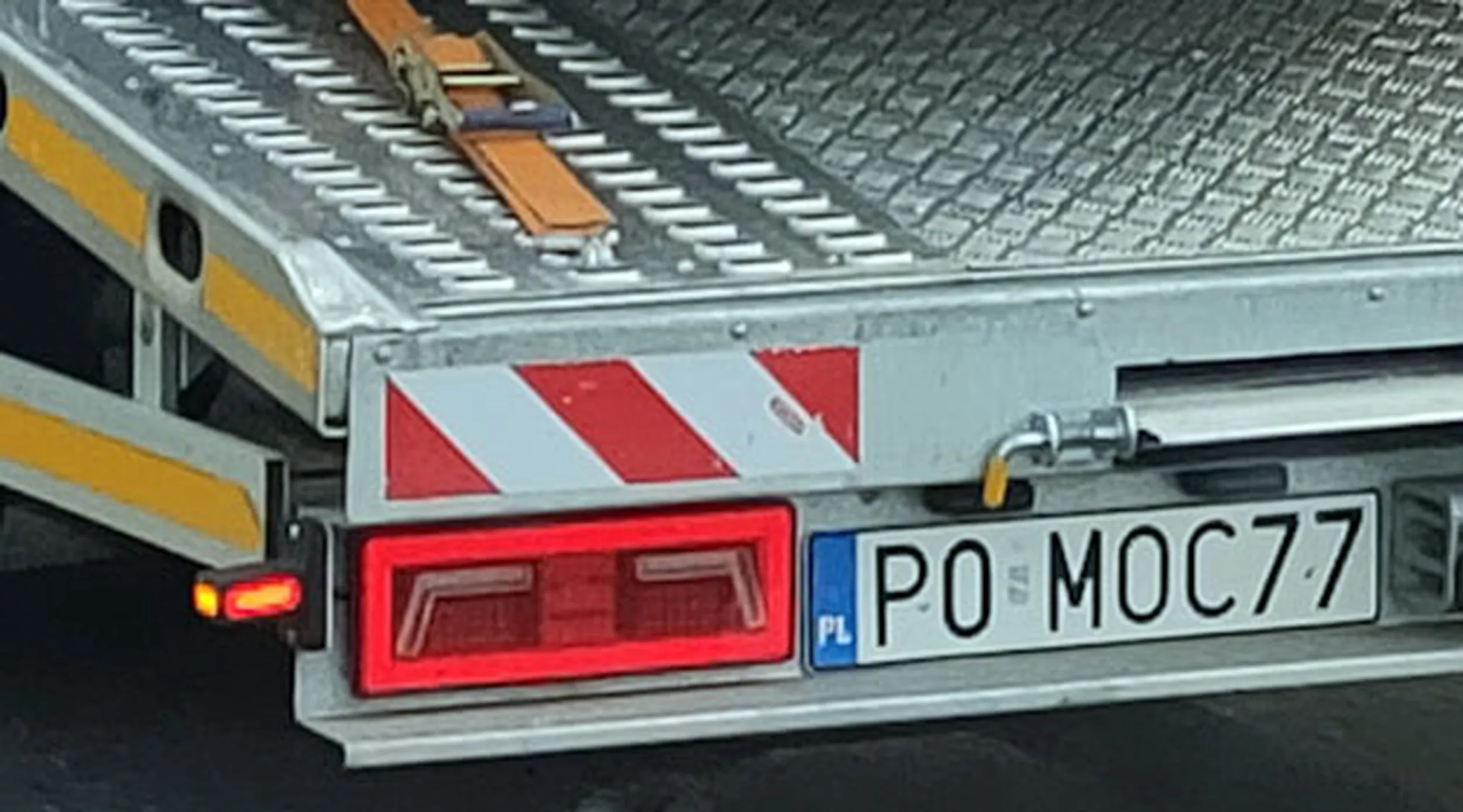 Fajny numer, blacha P0 MOC77