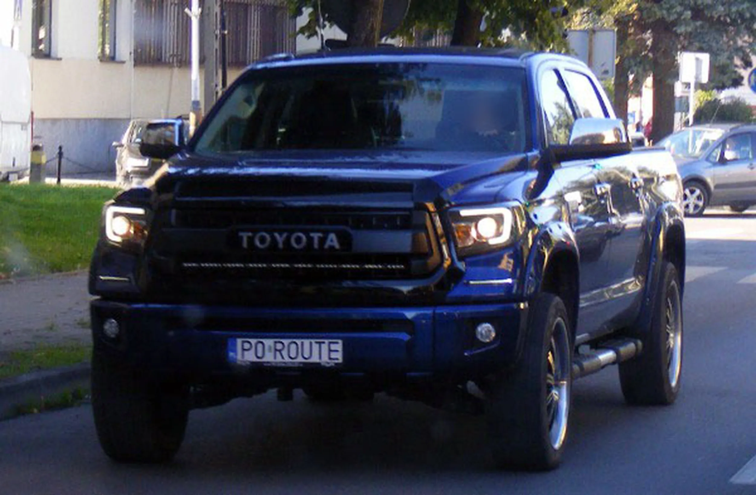 Fajny numer, blacha P0 ROUTE