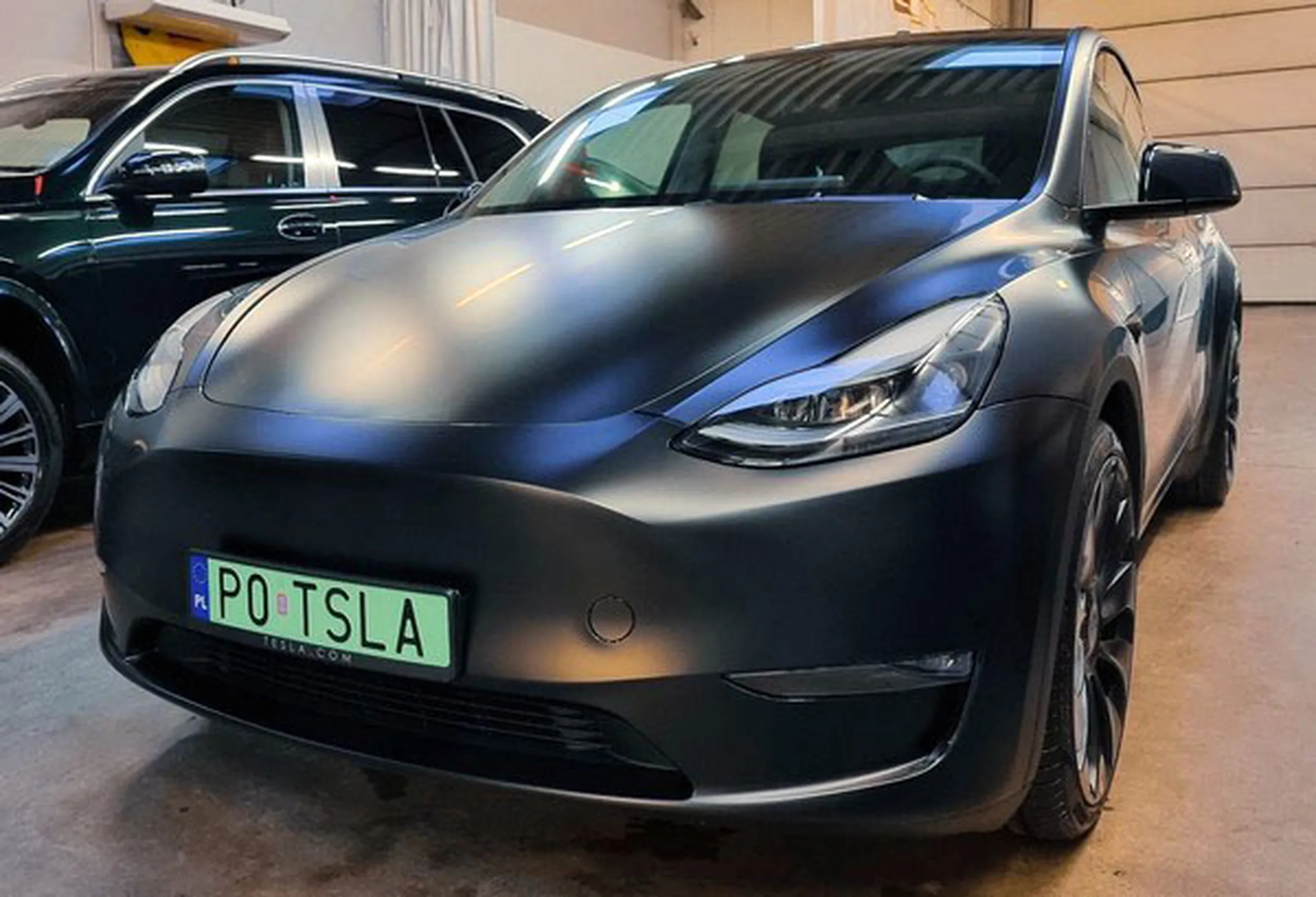 Fajny numer, blacha P0 TSLA