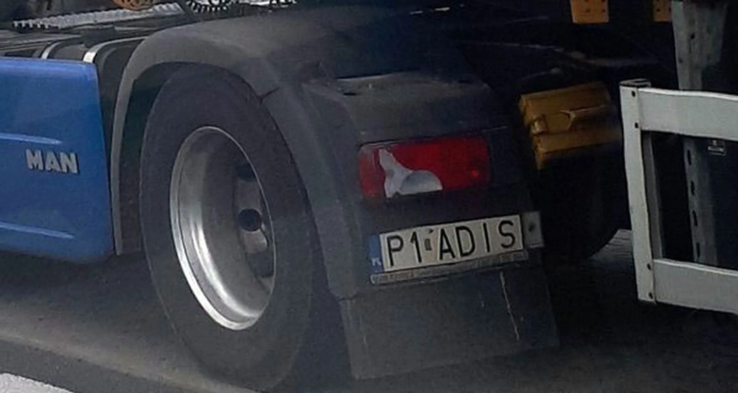 Fajny numer, blacha P1 ADIS
