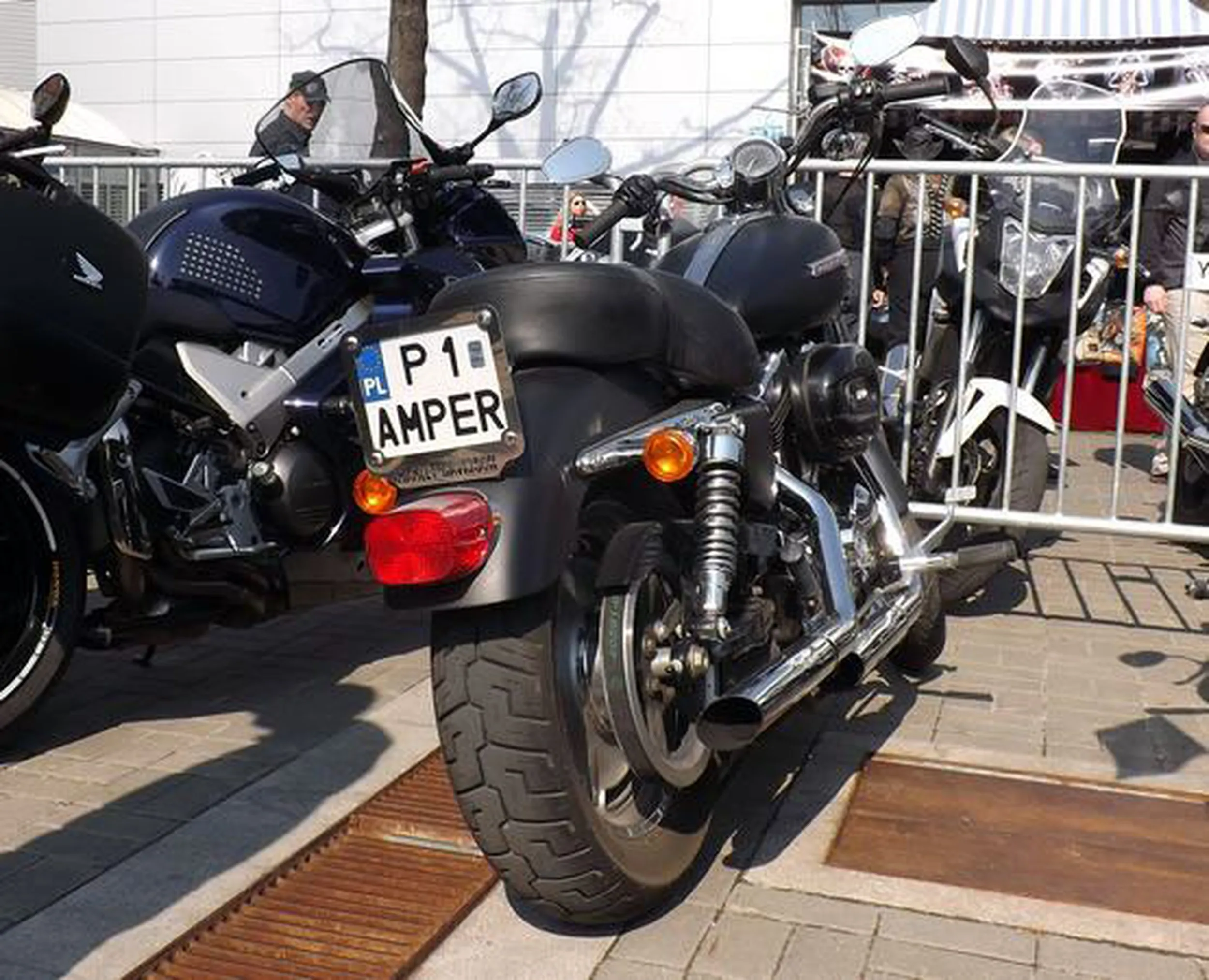 Fajny numer, blacha P1 AMPER