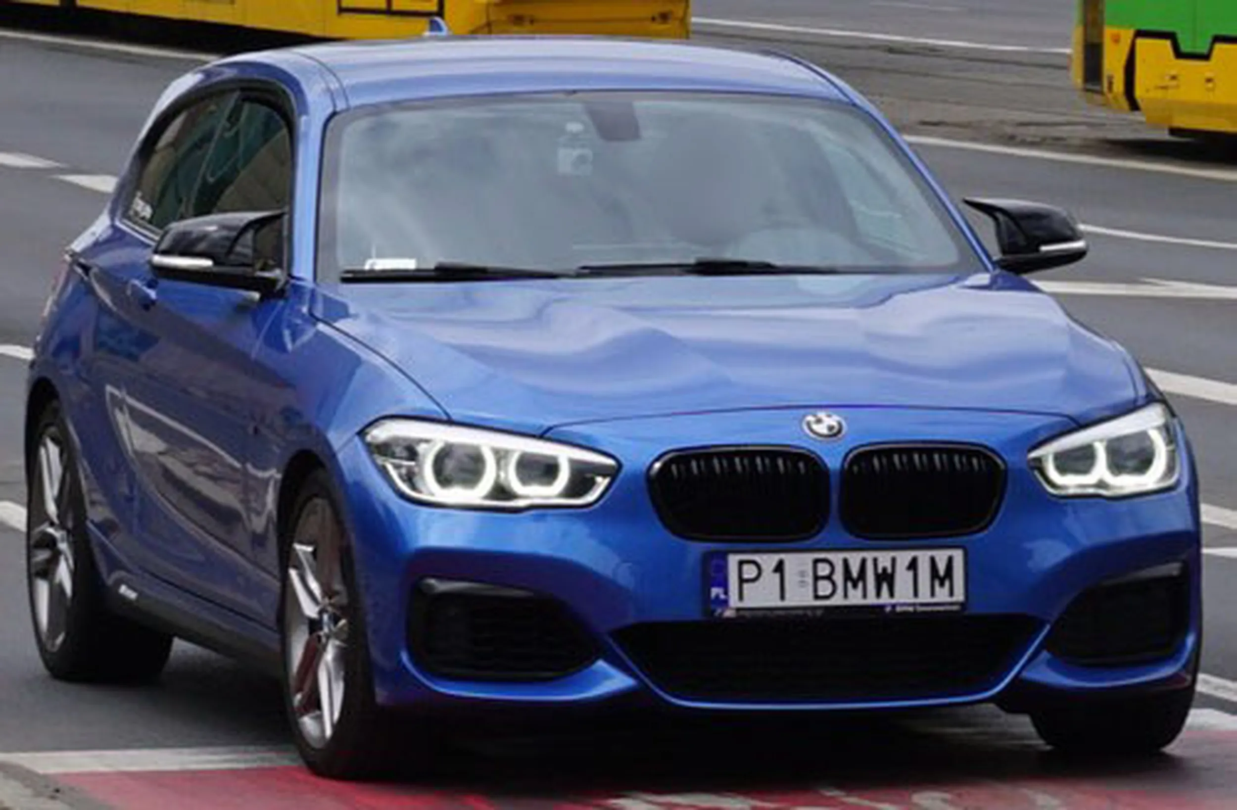 Fajny numer, blacha P1 BMW1M