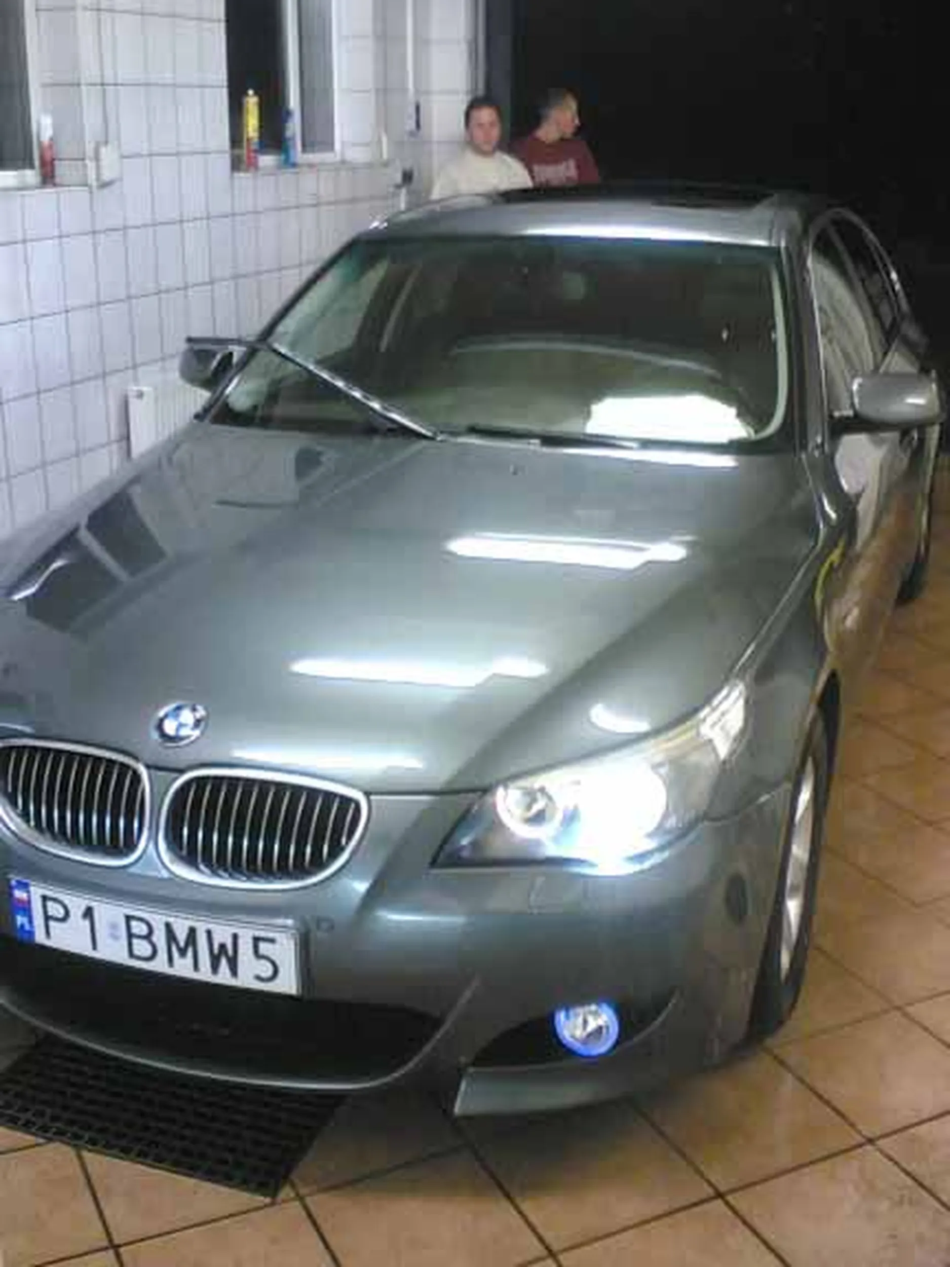 Fajny numer, blacha P1 BMW5