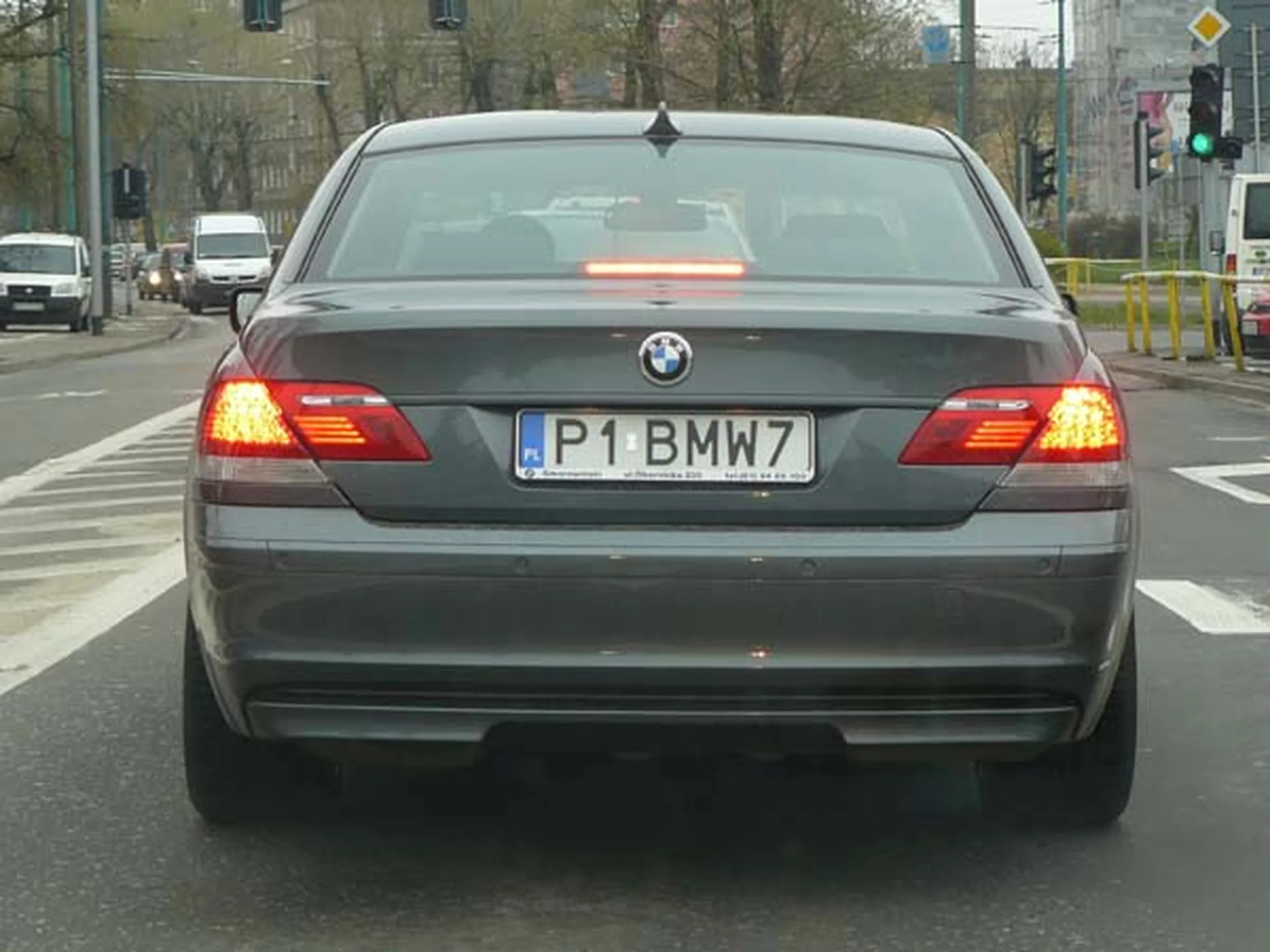 Fajny numer, blacha P1 BMW7