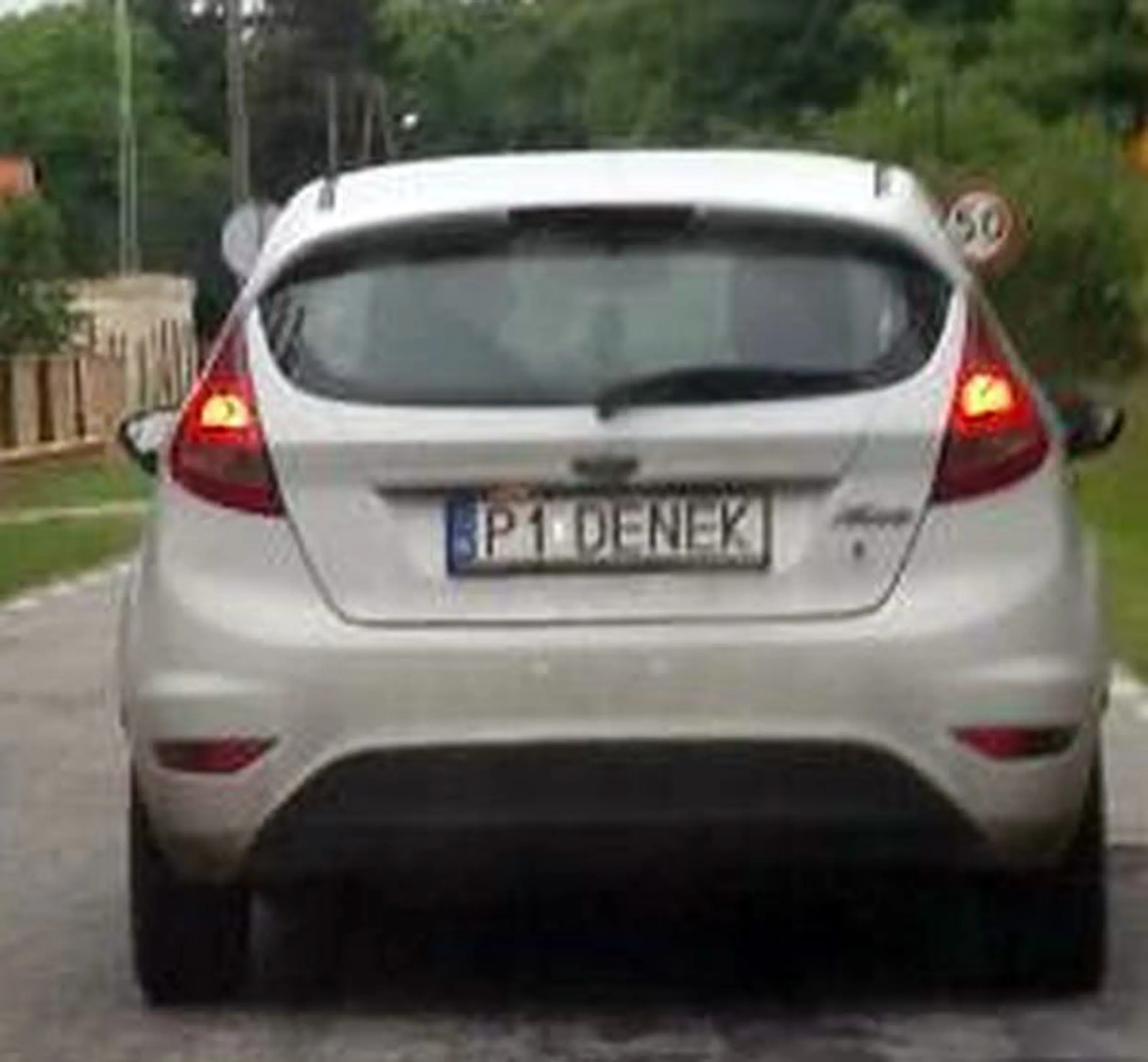 Fajny numer, blacha P1 DENEK