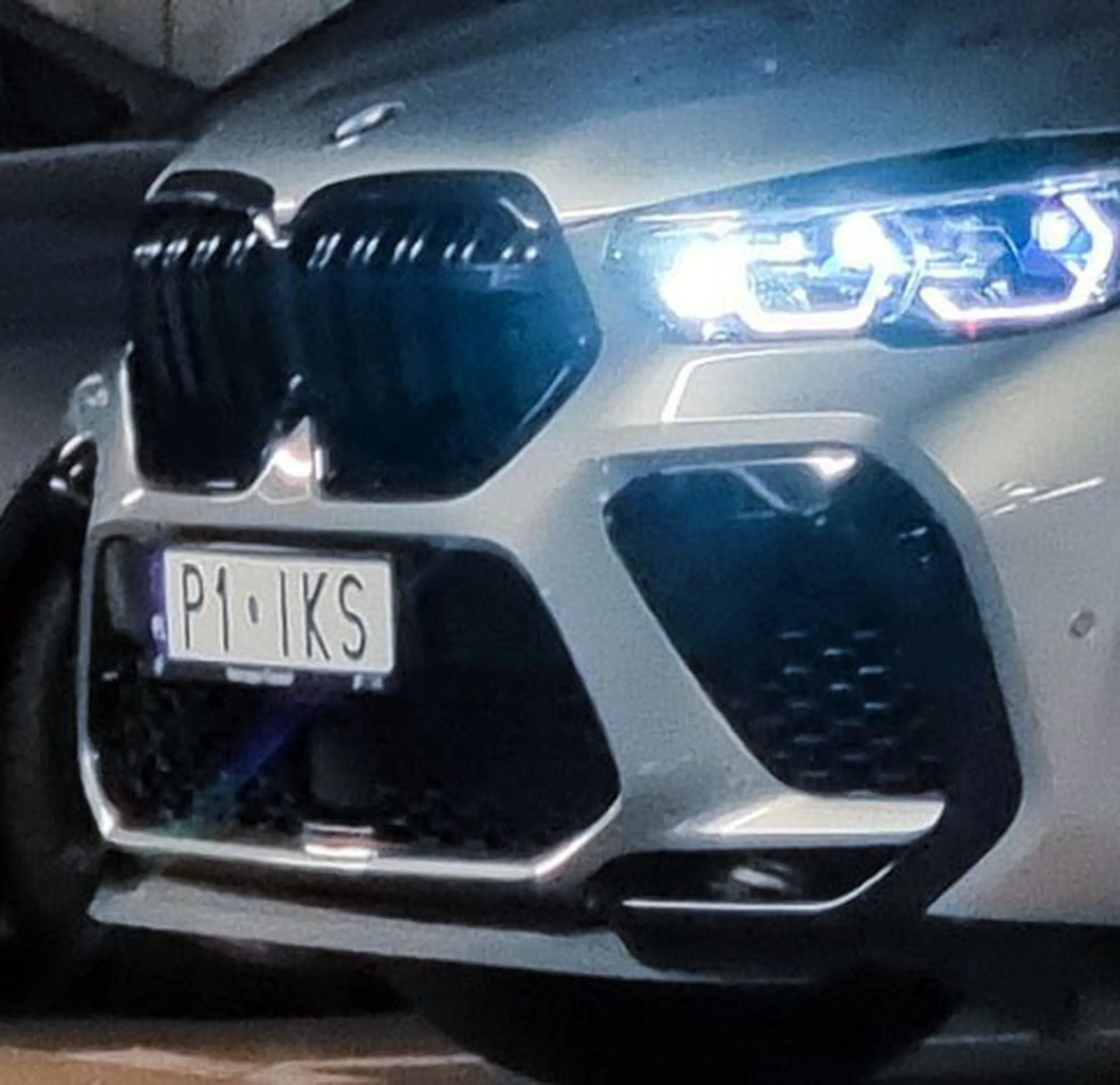 Fajny numer, blacha P1 IKS