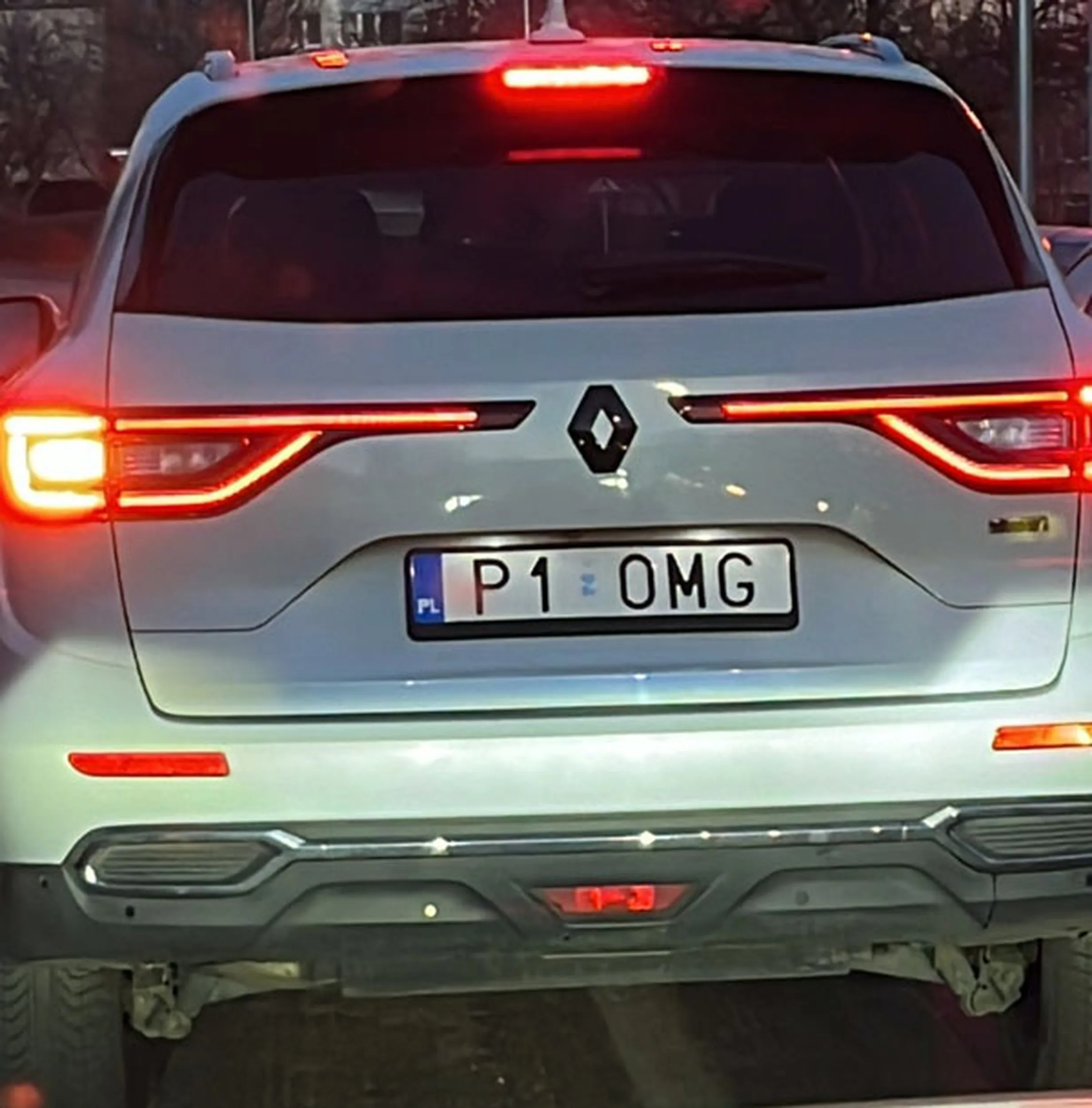 Fajny numer, blacha P1 OMG