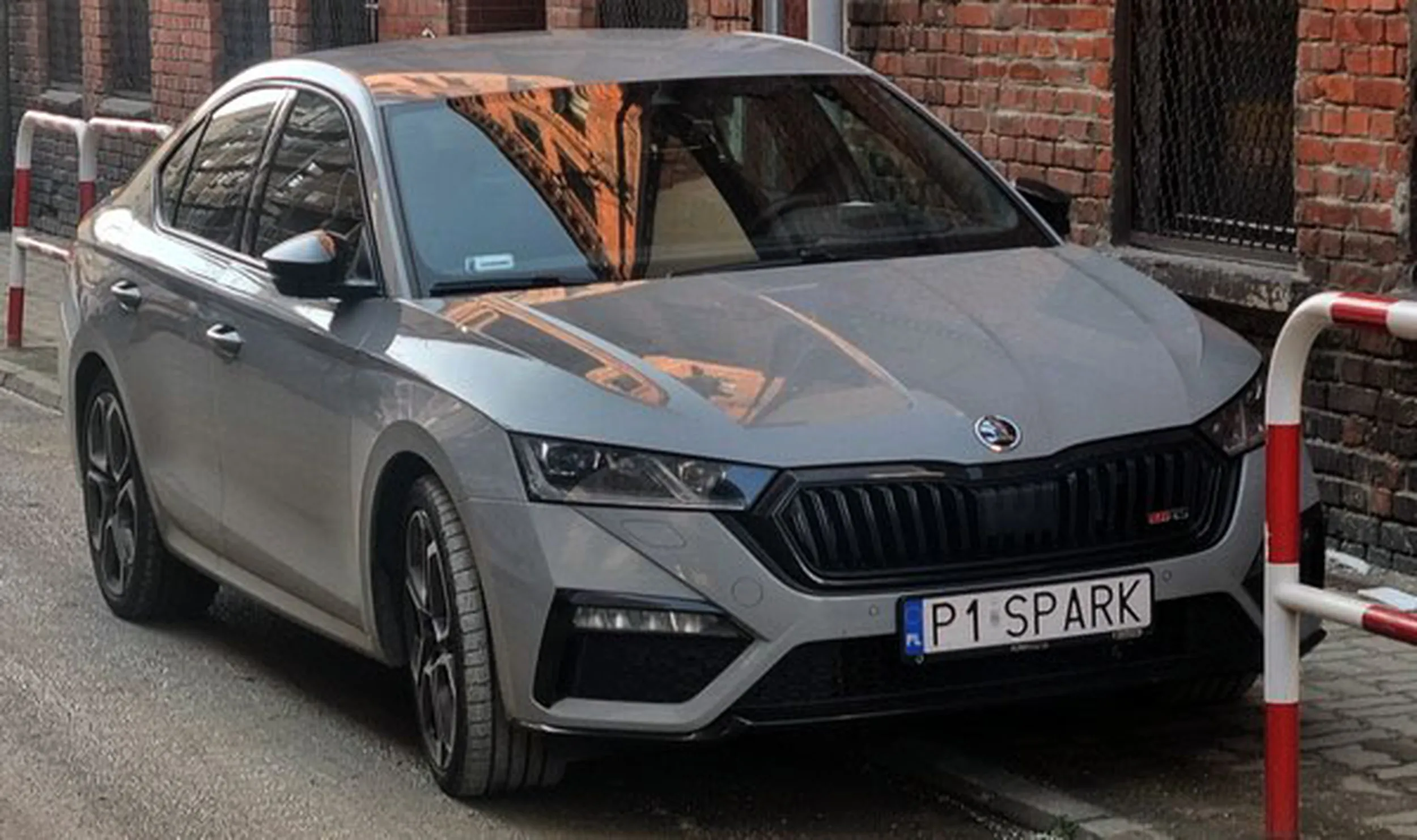 Fajny numer, blacha P1 SPARK