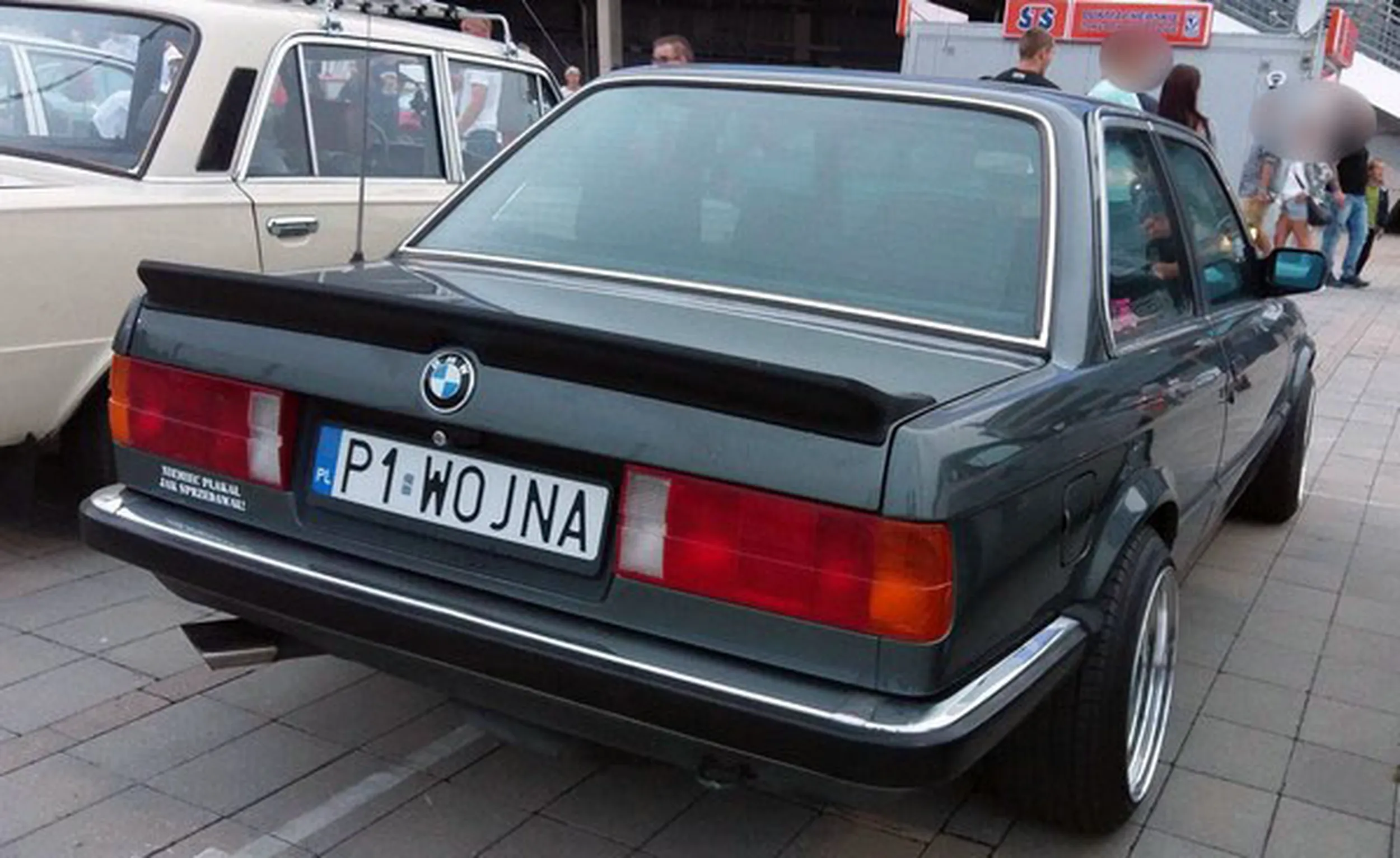 Fajny numer, blacha P1 WOJNA