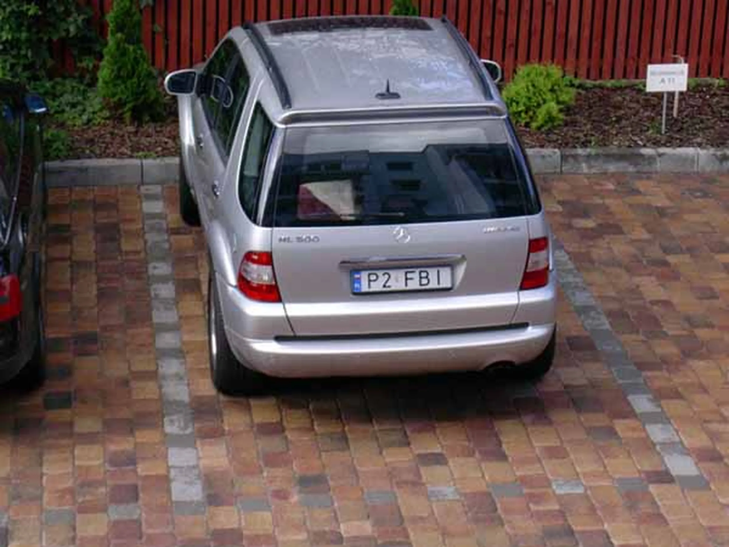 Fajny numer, blacha P2 FBI