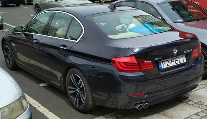 Fajny numer, blacha P2 PELI