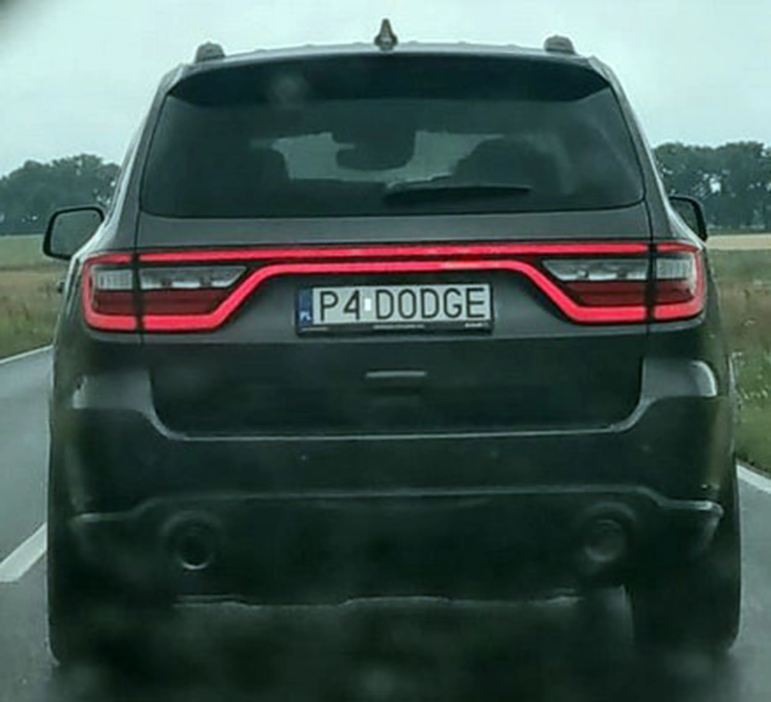 Fajny numer, blacha P4 DODGE