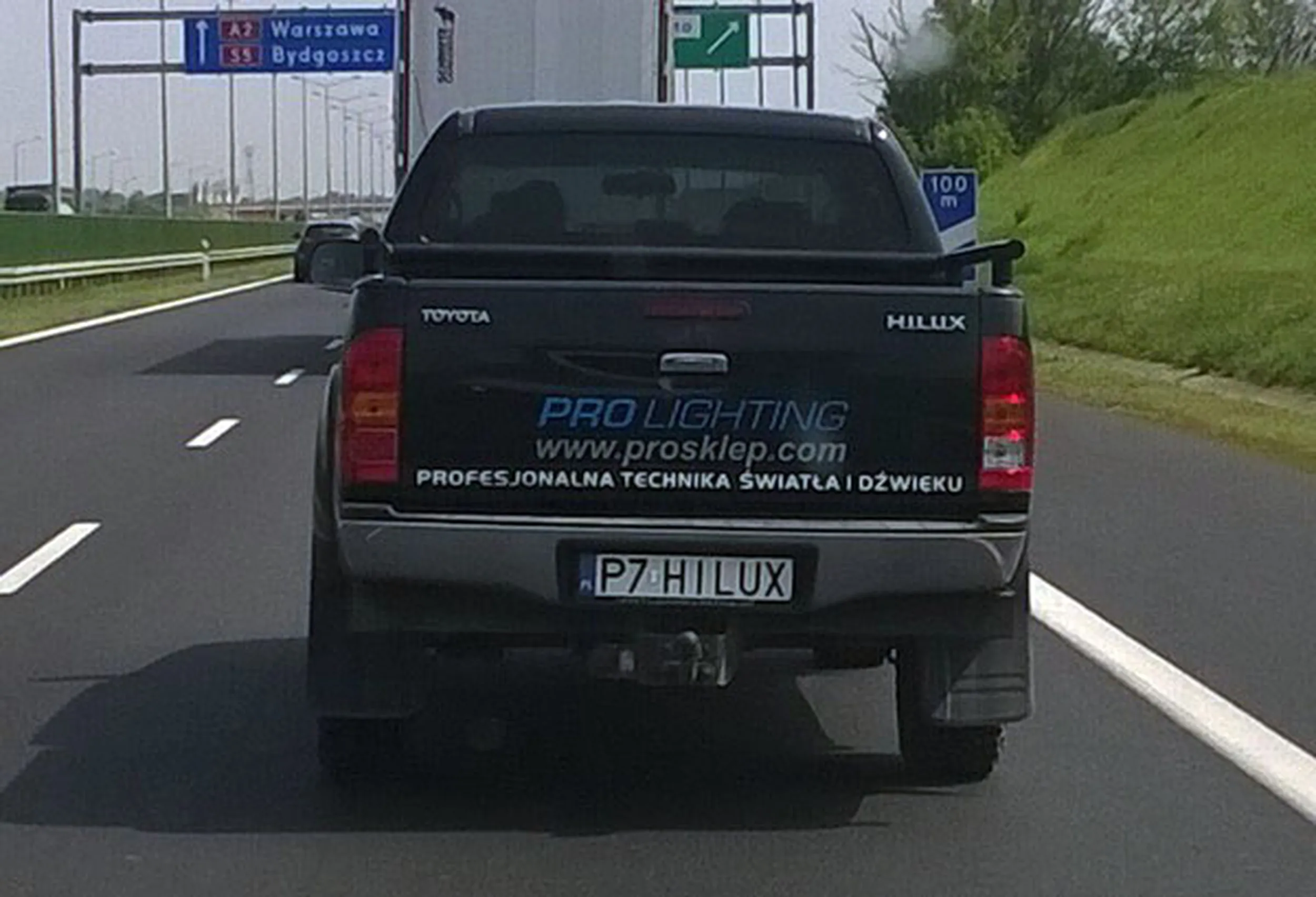 Fajny numer, blacha P7 HILUX