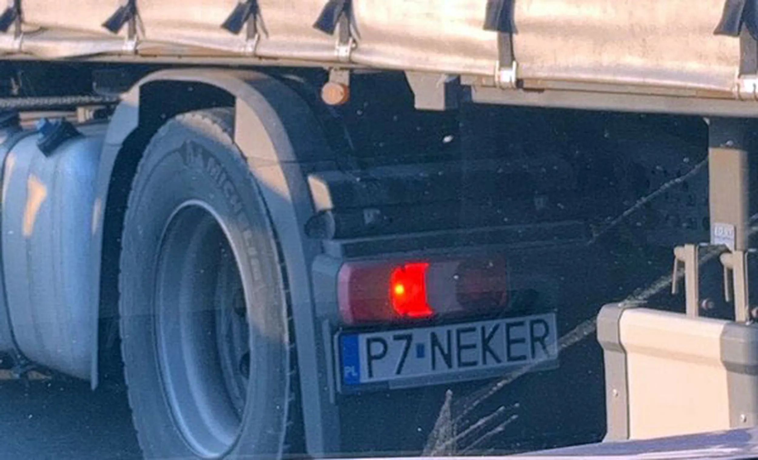 Fajny numer, blacha P7 NEKER