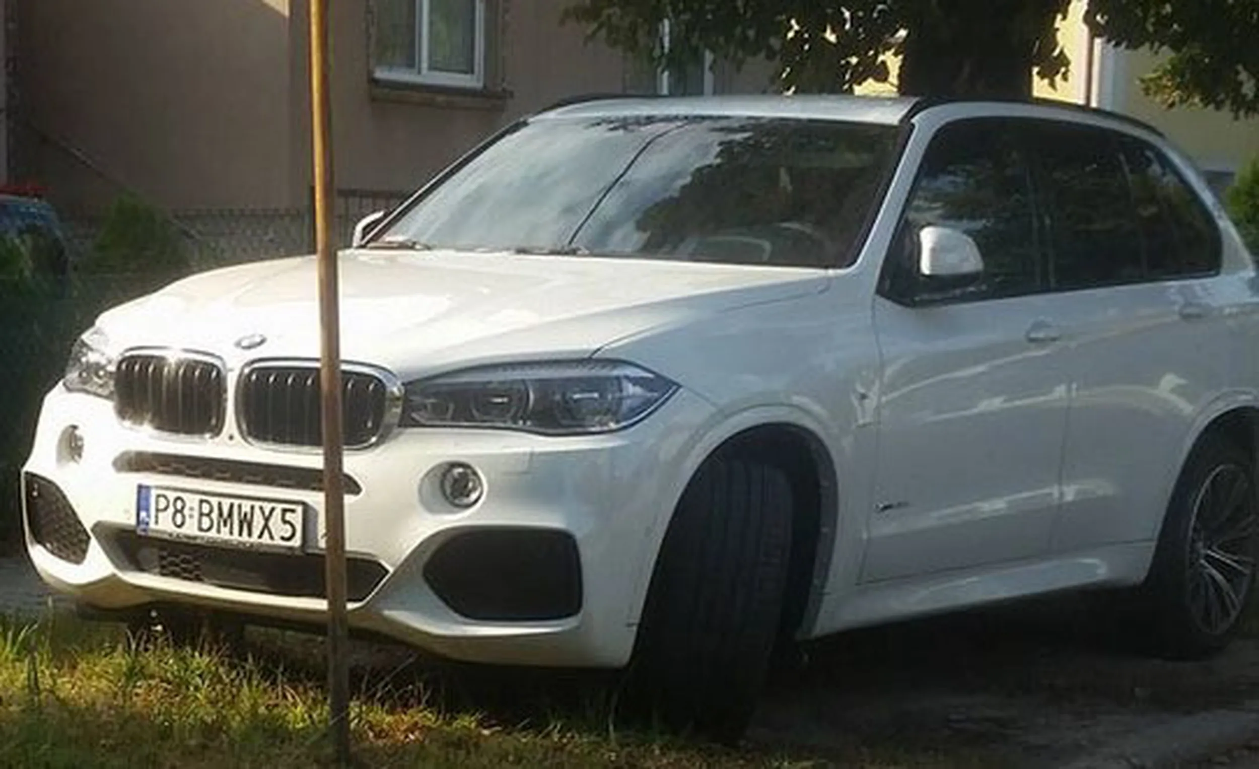 Fajny numer, blacha P8 BMWX5