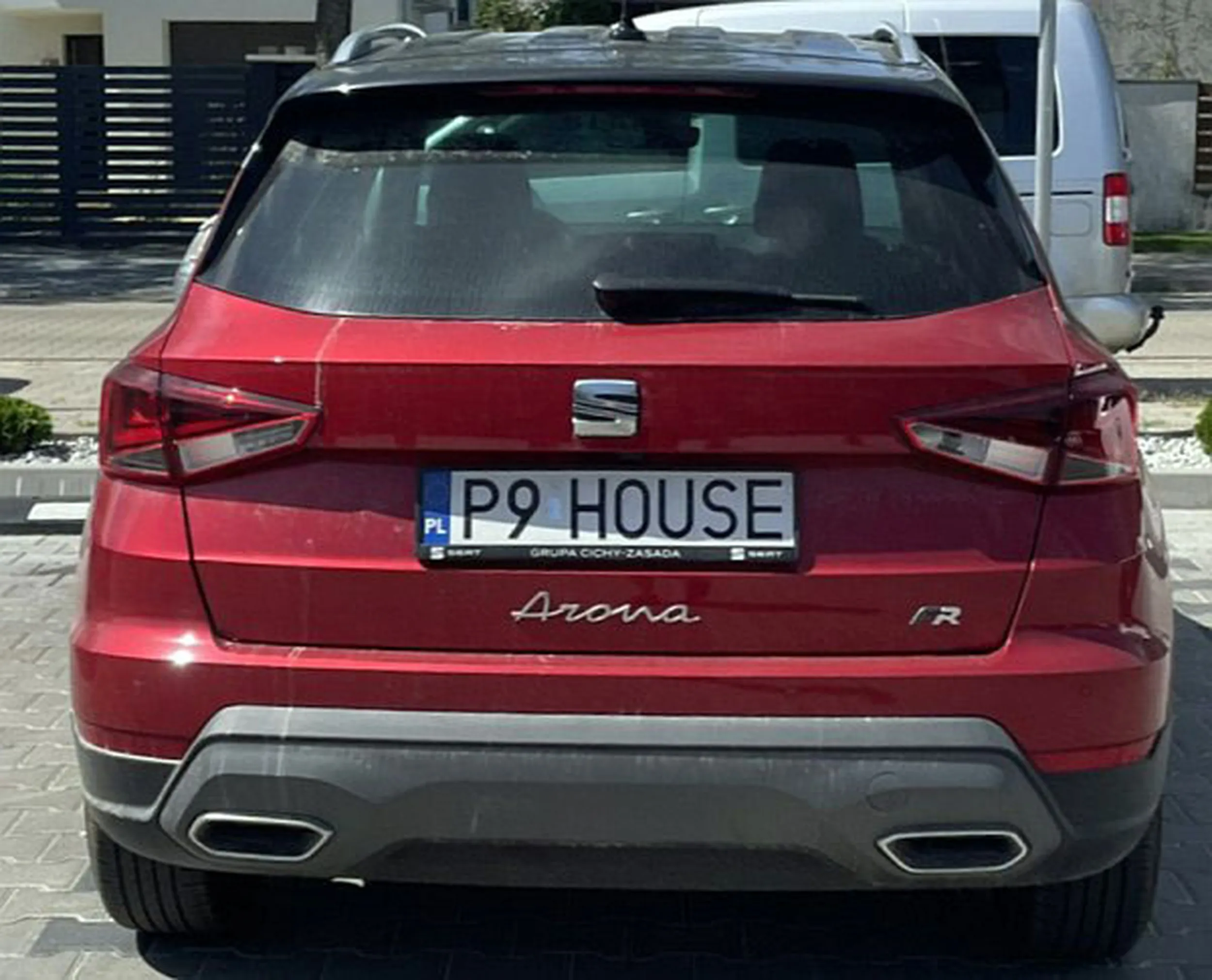 Fajny numer, blacha P9 HOUSE