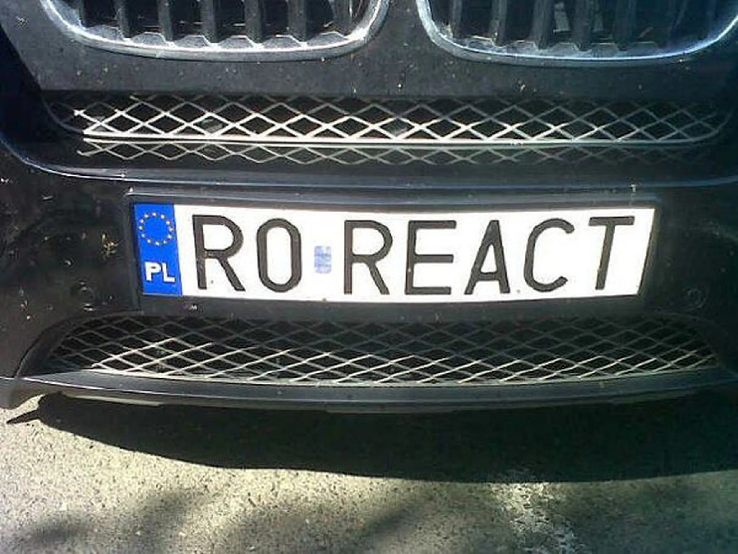 Fajny numer, blacha R0 REACT